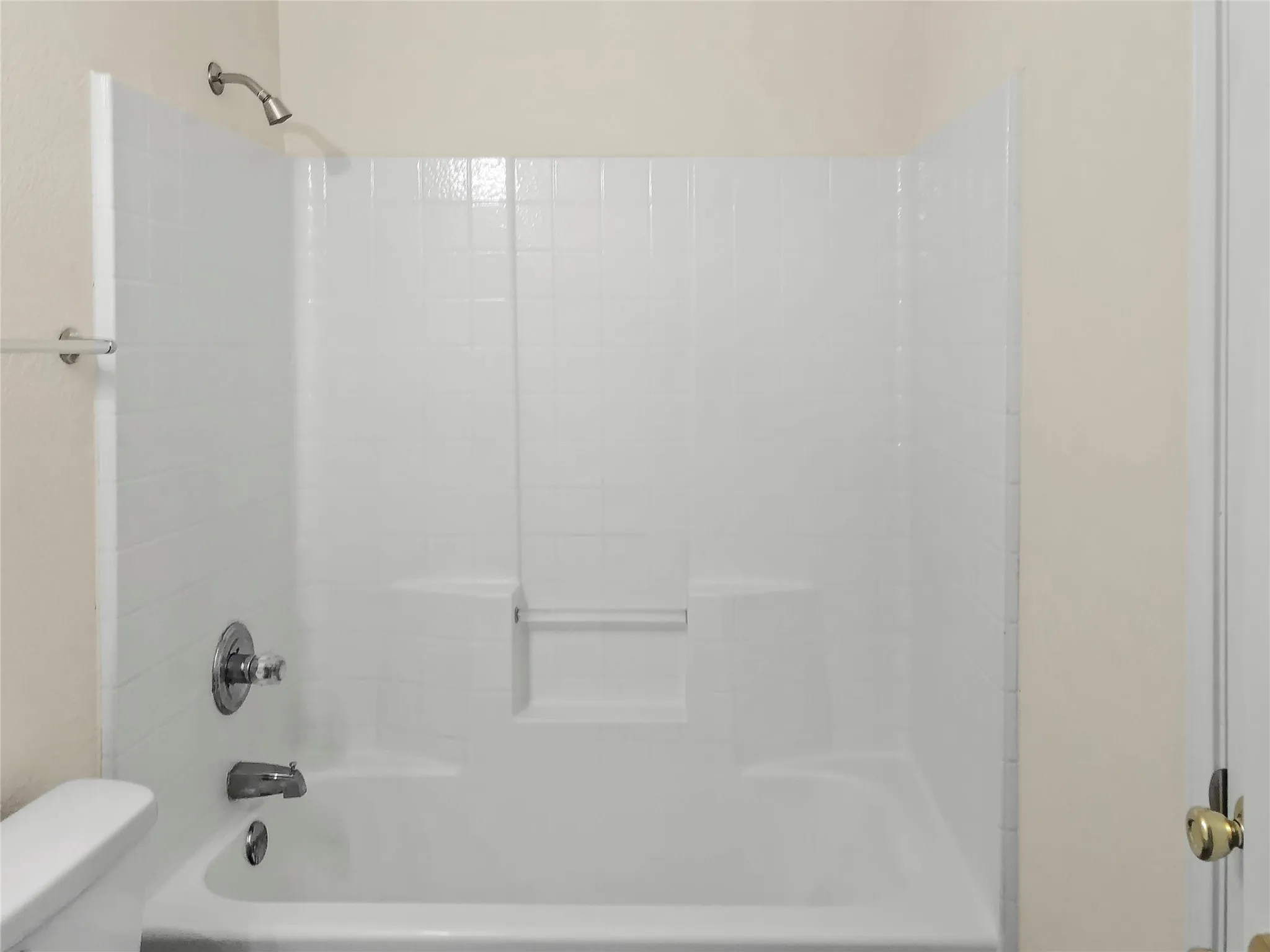 Hall Full Bathroom!