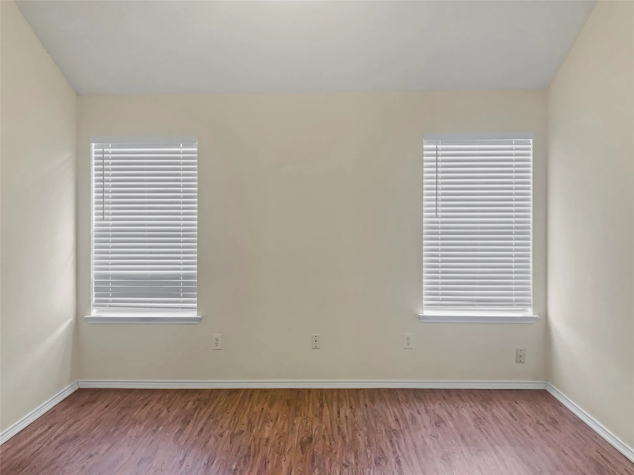 Single Family Residence For Rent in Tarrant County , 8008 Mourning Dove Drive, Arlington, Texas 76002, 4 Bedroom, 2 Bathroom, 2 Garage spaces, 1,804 Sqft, built in 2001, mls#21365669, Real Estate Agent in Arlington, Homes For Rent in Tarrant county, Homes For Rent in Arlington, Realtor in Arlington Texas, Real Estate Brokerage Independent Realty Texas, Luminita Cordes Realtor