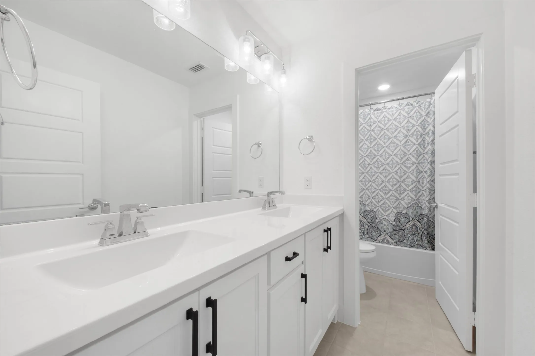Single Family Residence For Rent in Collin County , 14164 Berryfield Lane, Frisco, Texas 75035, 4 Bedroom, 3 Bathroom, 2 Garage spaces, 3,426 Sqft, built in 2021, Price $4,000, mls#21365670, Real Estate Agent in Frisco, Homes For Rent in Collin county, Homes For Rent in Frisco, Realtor in Frisco Texas, Real Estate Brokerage Independent Realty Texas, Luminita Cordes Realtor