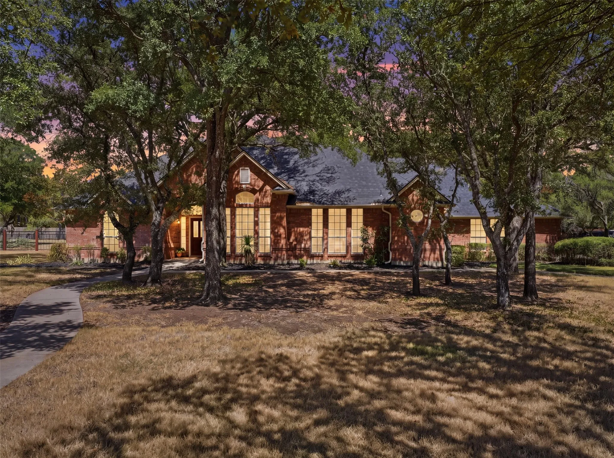 Single Family Residence For Sale in Parker County , 156 S Fork Drive, Hudson Oaks, Texas 76087, 3 Bedroom, 3 Bathroom, 3 Garage spaces, 2,617 Sqft, built in 1993, mls#21363756, Real Estate Agent in Hudson Oaks, Homes For Sale in Parker county, Homes For Sale in Hudson Oaks, Realtor in Hudson Oaks Texas, Real Estate Brokerage Independent Realty Texas, Luminita Cordes Realtor