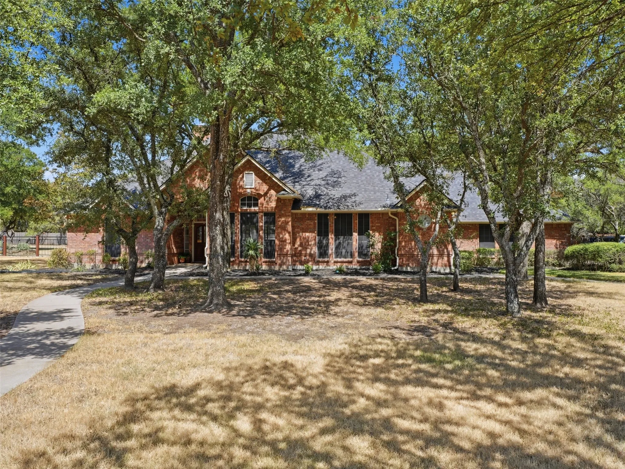 Single Family Residence For Sale in Parker County , 156 S Fork Drive, Hudson Oaks, Texas 76087, 3 Bedroom, 3 Bathroom, 3 Garage spaces, 2,617 Sqft, built in 1993, mls#21363756, Real Estate Agent in Hudson Oaks, Homes For Sale in Parker county, Homes For Sale in Hudson Oaks, Realtor in Hudson Oaks Texas, Real Estate Brokerage Independent Realty Texas, Luminita Cordes Realtor
