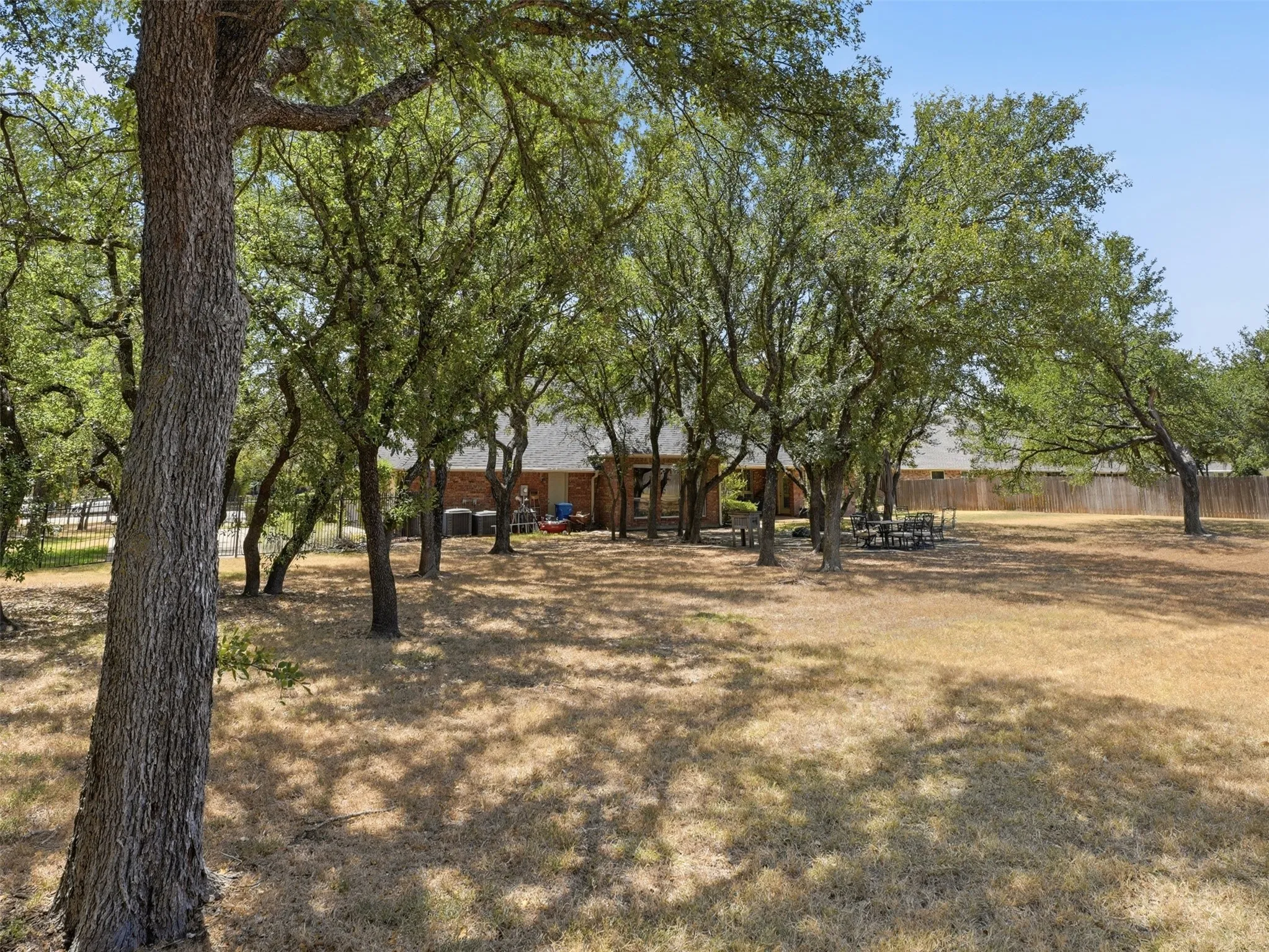 Single Family Residence For Sale in Parker County , 156 S Fork Drive, Hudson Oaks, Texas 76087, 3 Bedroom, 3 Bathroom, 3 Garage spaces, 2,617 Sqft, built in 1993, mls#21363756, Real Estate Agent in Hudson Oaks, Homes For Sale in Parker county, Homes For Sale in Hudson Oaks, Realtor in Hudson Oaks Texas, Real Estate Brokerage Independent Realty Texas, Luminita Cordes Realtor