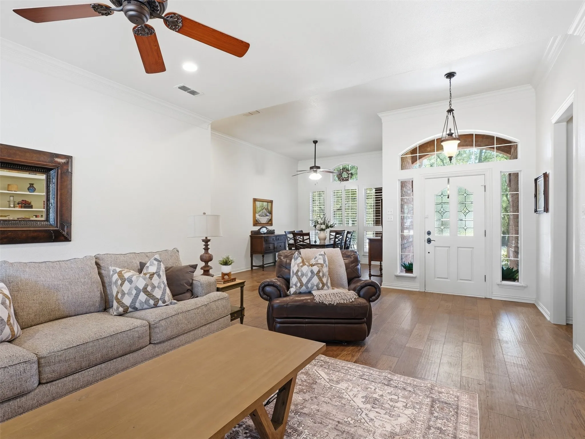 Single Family Residence For Sale in Parker County , 156 S Fork Drive, Hudson Oaks, Texas 76087, 3 Bedroom, 3 Bathroom, 3 Garage spaces, 2,617 Sqft, built in 1993, mls#21363756, Real Estate Agent in Hudson Oaks, Homes For Sale in Parker county, Homes For Sale in Hudson Oaks, Realtor in Hudson Oaks Texas, Real Estate Brokerage Independent Realty Texas, Luminita Cordes Realtor