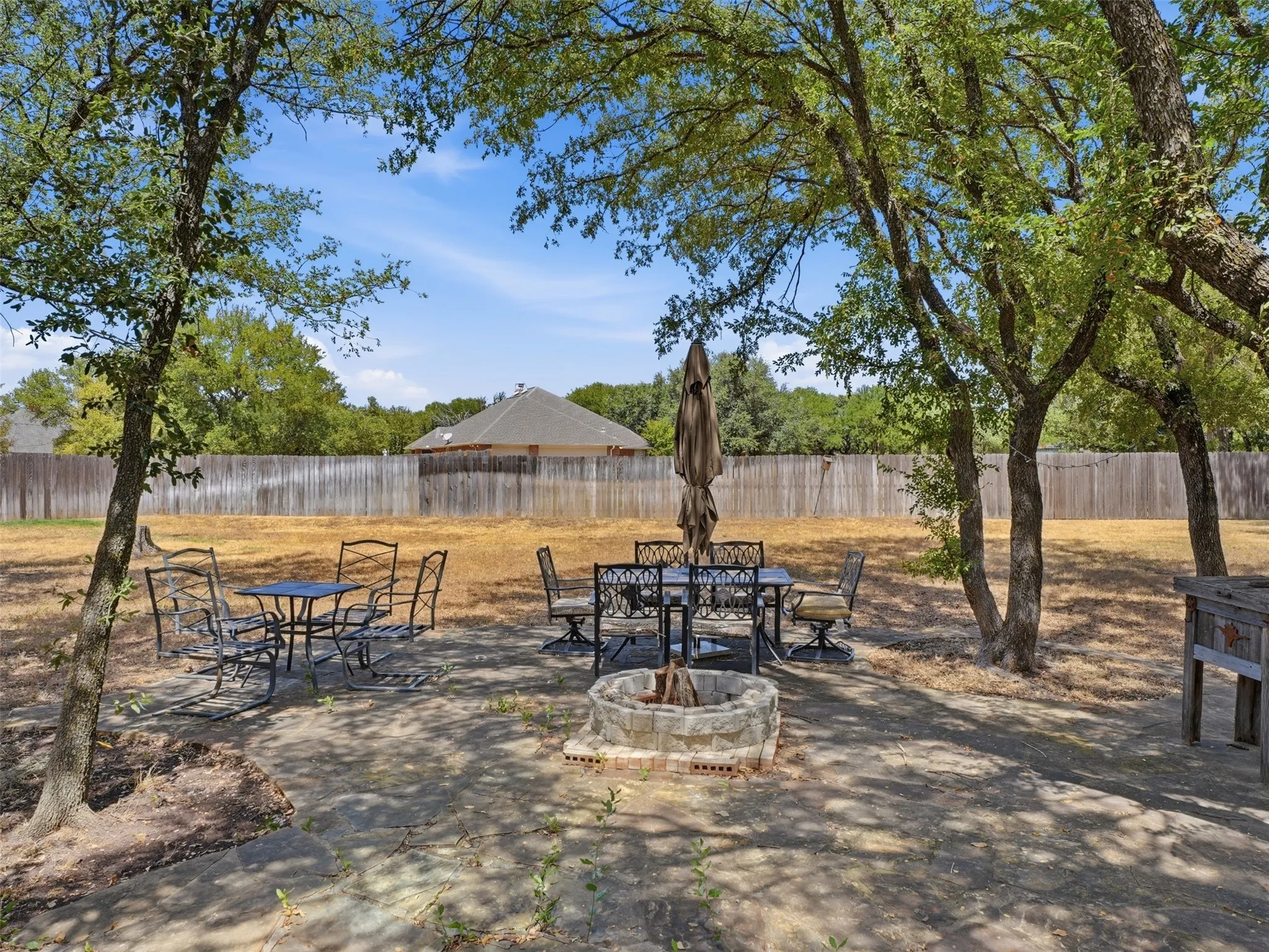 Single Family Residence For Sale in Parker County , 156 S Fork Drive, Hudson Oaks, Texas 76087, 3 Bedroom, 3 Bathroom, 3 Garage spaces, 2,617 Sqft, built in 1993, mls#21363756, Real Estate Agent in Hudson Oaks, Homes For Sale in Parker county, Homes For Sale in Hudson Oaks, Realtor in Hudson Oaks Texas, Real Estate Brokerage Independent Realty Texas, Luminita Cordes Realtor