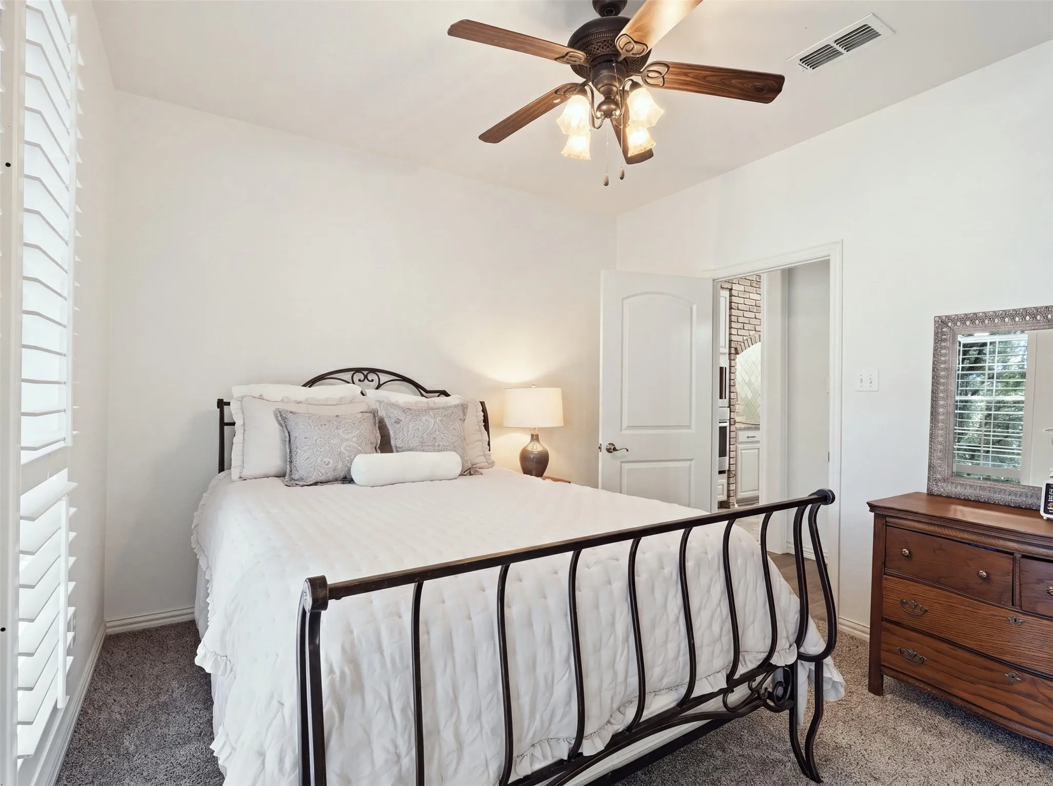 Single Family Residence For Sale in Parker County , 156 S Fork Drive, Hudson Oaks, Texas 76087, 3 Bedroom, 3 Bathroom, 3 Garage spaces, 2,617 Sqft, built in 1993, mls#21363756, Real Estate Agent in Hudson Oaks, Homes For Sale in Parker county, Homes For Sale in Hudson Oaks, Realtor in Hudson Oaks Texas, Real Estate Brokerage Independent Realty Texas, Luminita Cordes Realtor