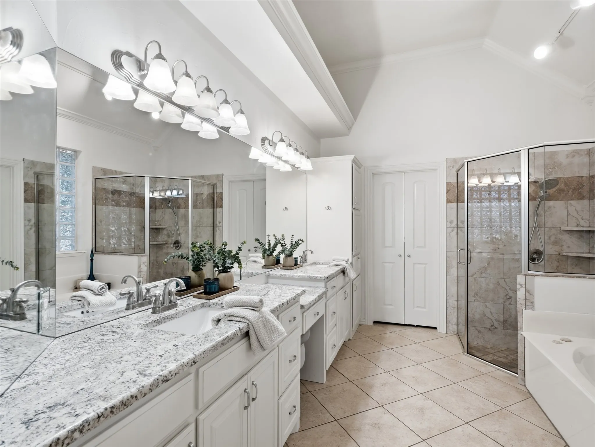 Single Family Residence For Sale in Parker County , 156 S Fork Drive, Hudson Oaks, Texas 76087, 3 Bedroom, 3 Bathroom, 3 Garage spaces, 2,617 Sqft, built in 1993, mls#21363756, Real Estate Agent in Hudson Oaks, Homes For Sale in Parker county, Homes For Sale in Hudson Oaks, Realtor in Hudson Oaks Texas, Real Estate Brokerage Independent Realty Texas, Luminita Cordes Realtor