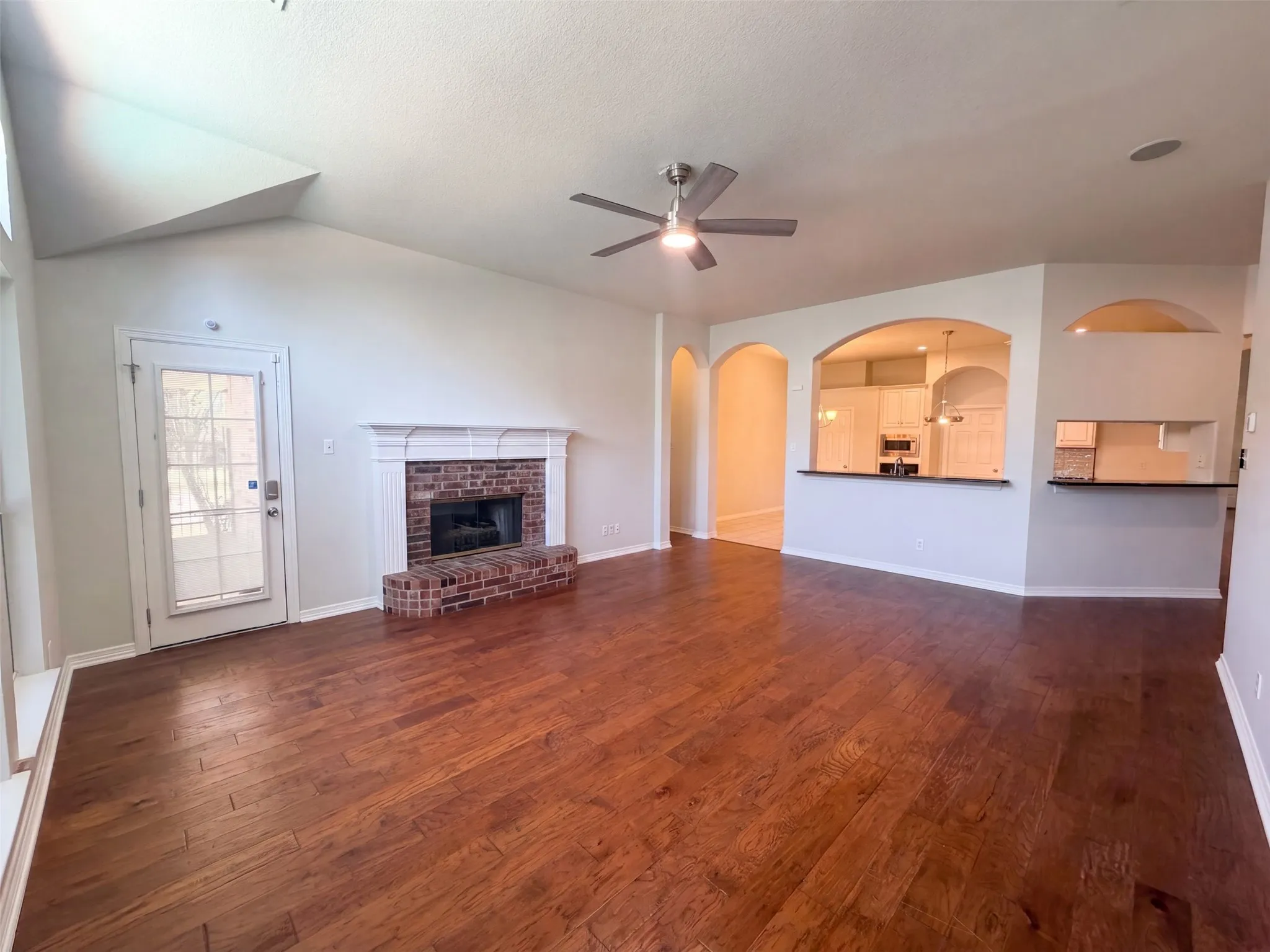 Single Family Residence For Sale in Denton County , 6 Cimarron Court, Trophy Club, Texas 76262, 4 Bedroom, 3 Bathroom, 2 Garage spaces, 2,527 Sqft, built in 1997, mls#21365675, Real Estate Agent in Trophy Club, Homes For Sale in Denton county, Homes For Sale in Trophy Club, Realtor in Trophy Club Texas, Real Estate Brokerage Independent Realty Texas, Luminita Cordes Realtor