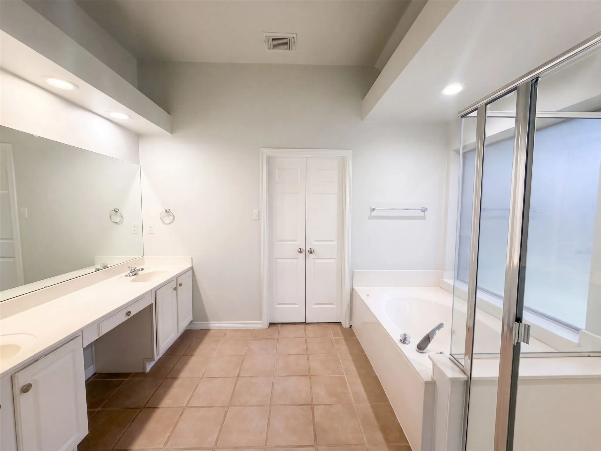 Single Family Residence For Sale in Denton County , 6 Cimarron Court, Trophy Club, Texas 76262, 4 Bedroom, 3 Bathroom, 2 Garage spaces, 2,527 Sqft, built in 1997, mls#21365675, Real Estate Agent in Trophy Club, Homes For Sale in Denton county, Homes For Sale in Trophy Club, Realtor in Trophy Club Texas, Real Estate Brokerage Independent Realty Texas, Luminita Cordes Realtor