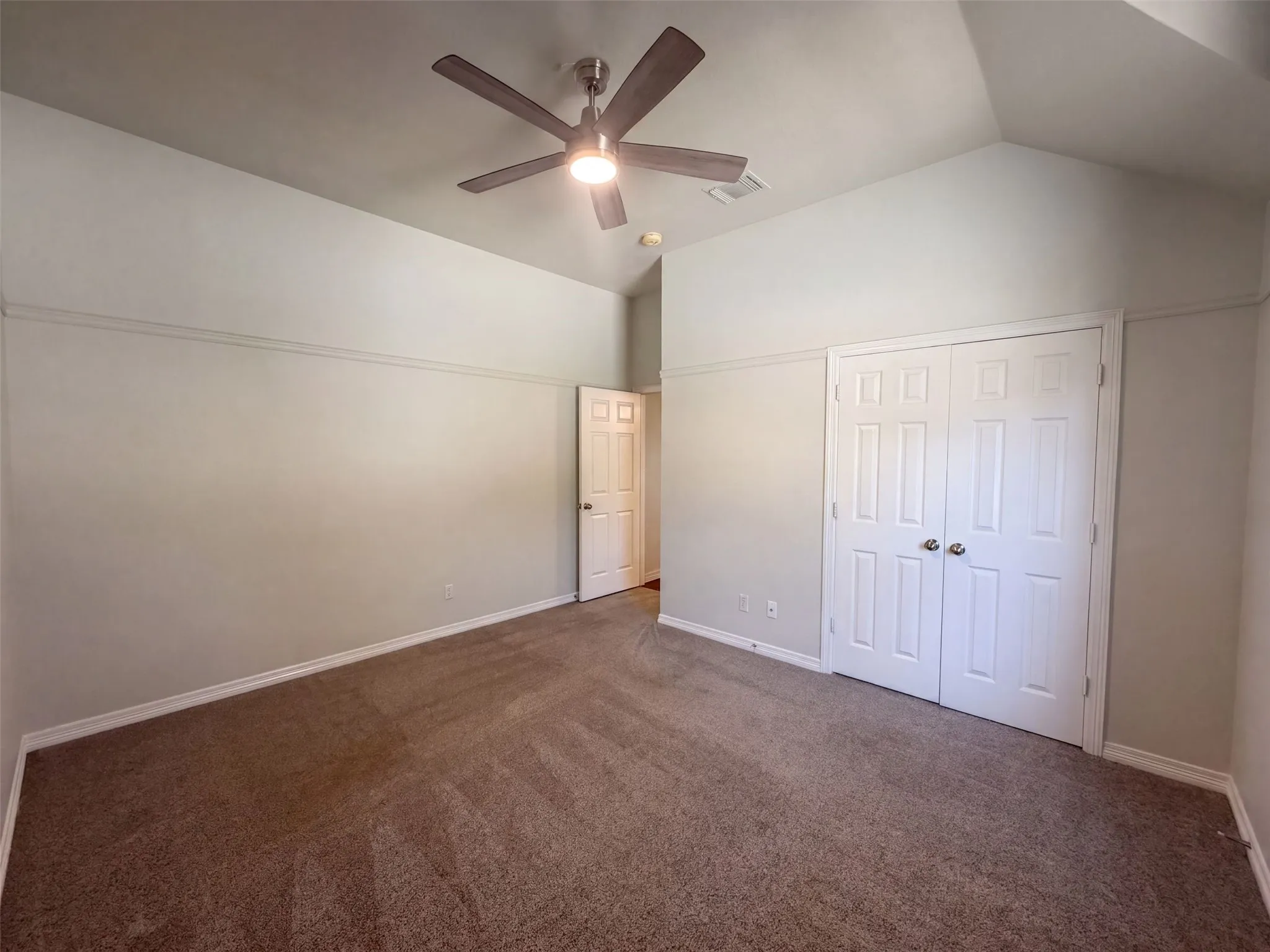 Single Family Residence For Sale in Denton County , 6 Cimarron Court, Trophy Club, Texas 76262, 4 Bedroom, 3 Bathroom, 2 Garage spaces, 2,527 Sqft, built in 1997, mls#21365675, Real Estate Agent in Trophy Club, Homes For Sale in Denton county, Homes For Sale in Trophy Club, Realtor in Trophy Club Texas, Real Estate Brokerage Independent Realty Texas, Luminita Cordes Realtor