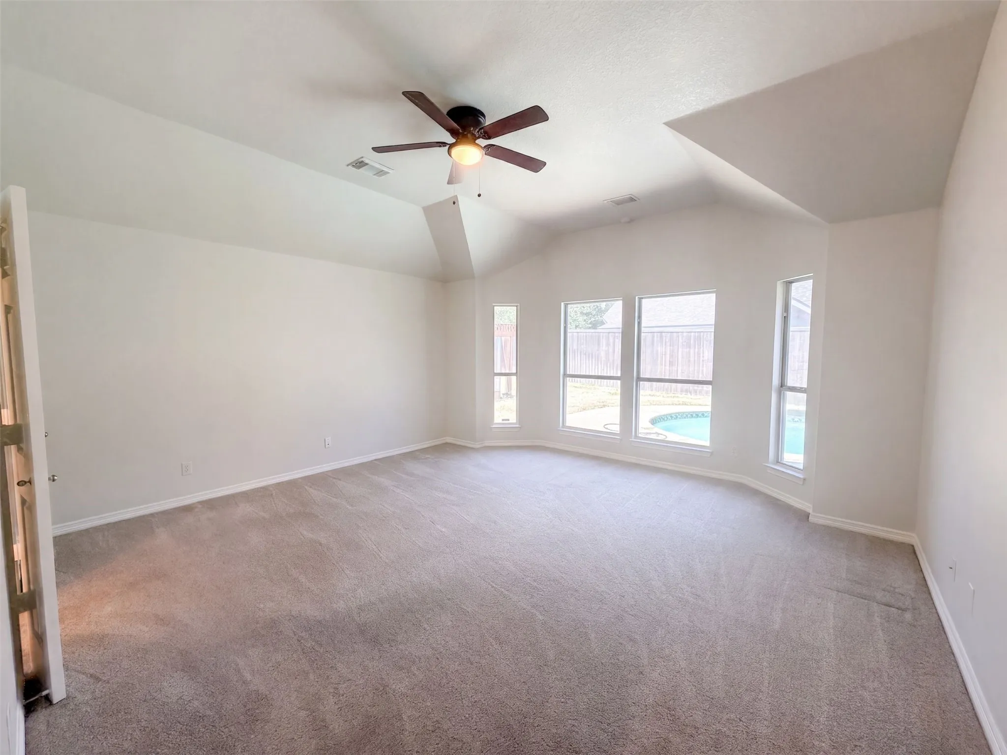 Single Family Residence For Sale in Denton County , 6 Cimarron Court, Trophy Club, Texas 76262, 4 Bedroom, 3 Bathroom, 2 Garage spaces, 2,527 Sqft, built in 1997, mls#21365675, Real Estate Agent in Trophy Club, Homes For Sale in Denton county, Homes For Sale in Trophy Club, Realtor in Trophy Club Texas, Real Estate Brokerage Independent Realty Texas, Luminita Cordes Realtor
