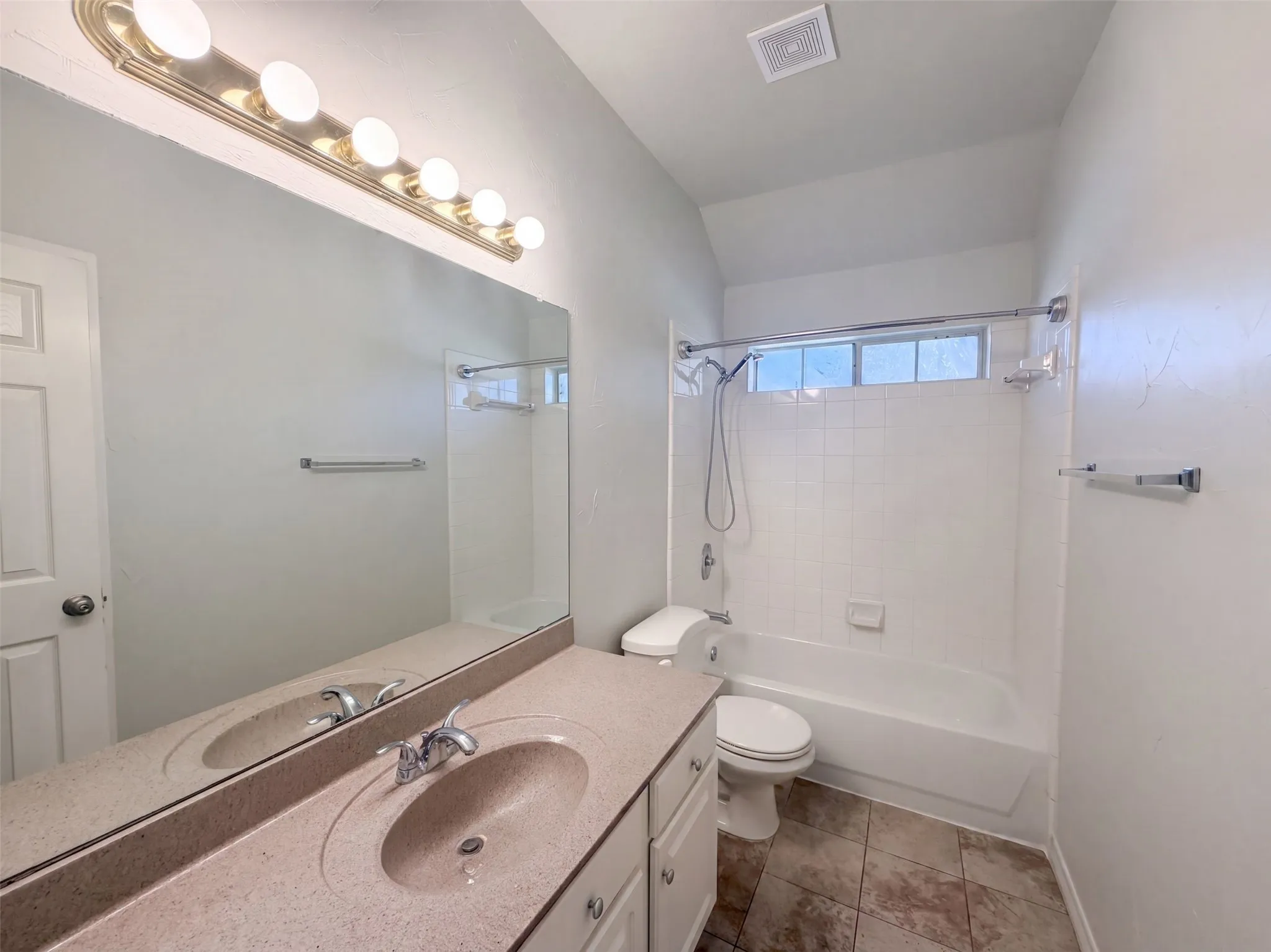 Single Family Residence For Sale in Denton County , 6 Cimarron Court, Trophy Club, Texas 76262, 4 Bedroom, 3 Bathroom, 2 Garage spaces, 2,527 Sqft, built in 1997, mls#21365675, Real Estate Agent in Trophy Club, Homes For Sale in Denton county, Homes For Sale in Trophy Club, Realtor in Trophy Club Texas, Real Estate Brokerage Independent Realty Texas, Luminita Cordes Realtor