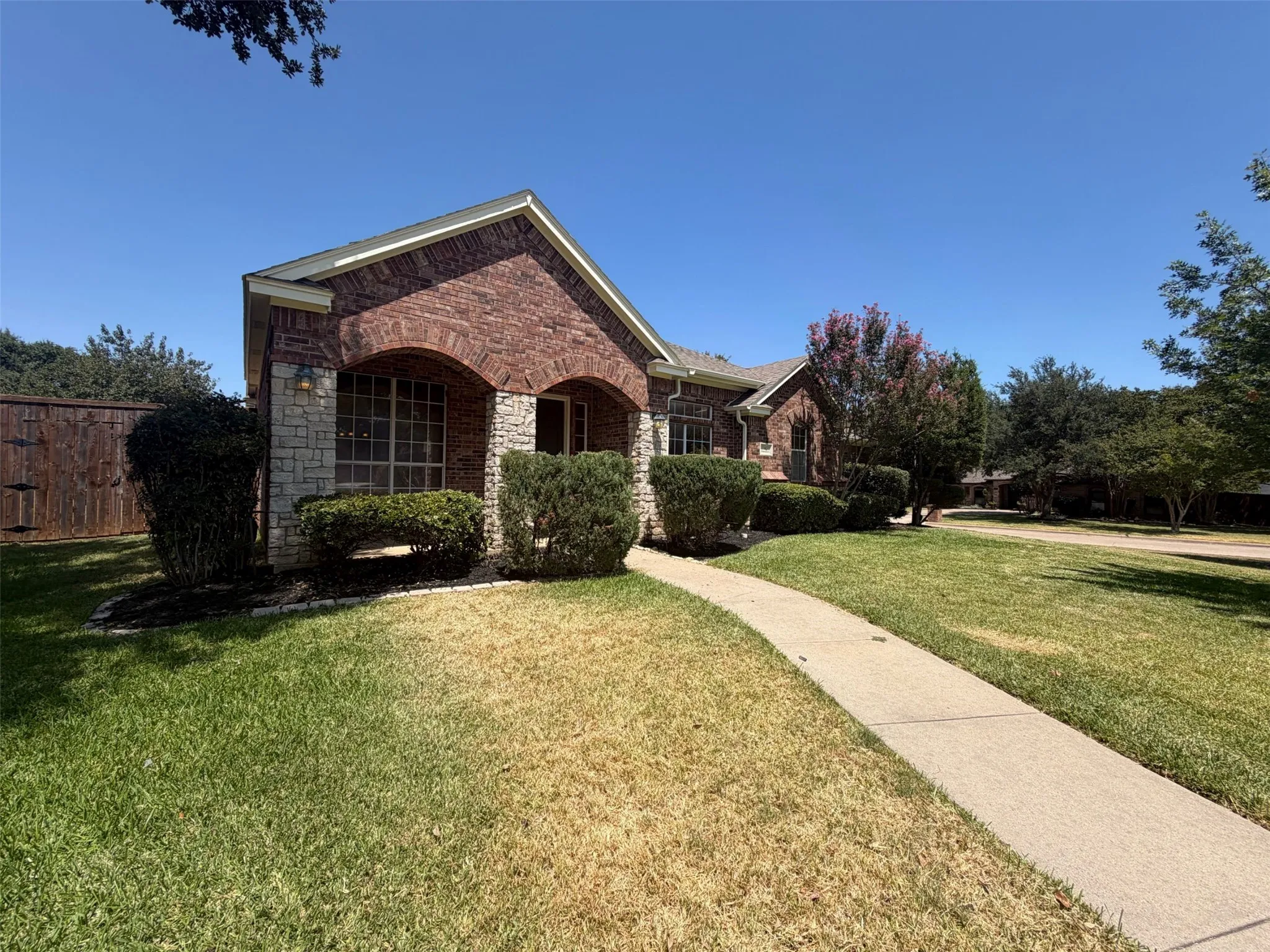 Single Family Residence For Sale in Denton County , 6 Cimarron Court, Trophy Club, Texas 76262, 4 Bedroom, 3 Bathroom, 2 Garage spaces, 2,527 Sqft, built in 1997, mls#21365675, Real Estate Agent in Trophy Club, Homes For Sale in Denton county, Homes For Sale in Trophy Club, Realtor in Trophy Club Texas, Real Estate Brokerage Independent Realty Texas, Luminita Cordes Realtor
