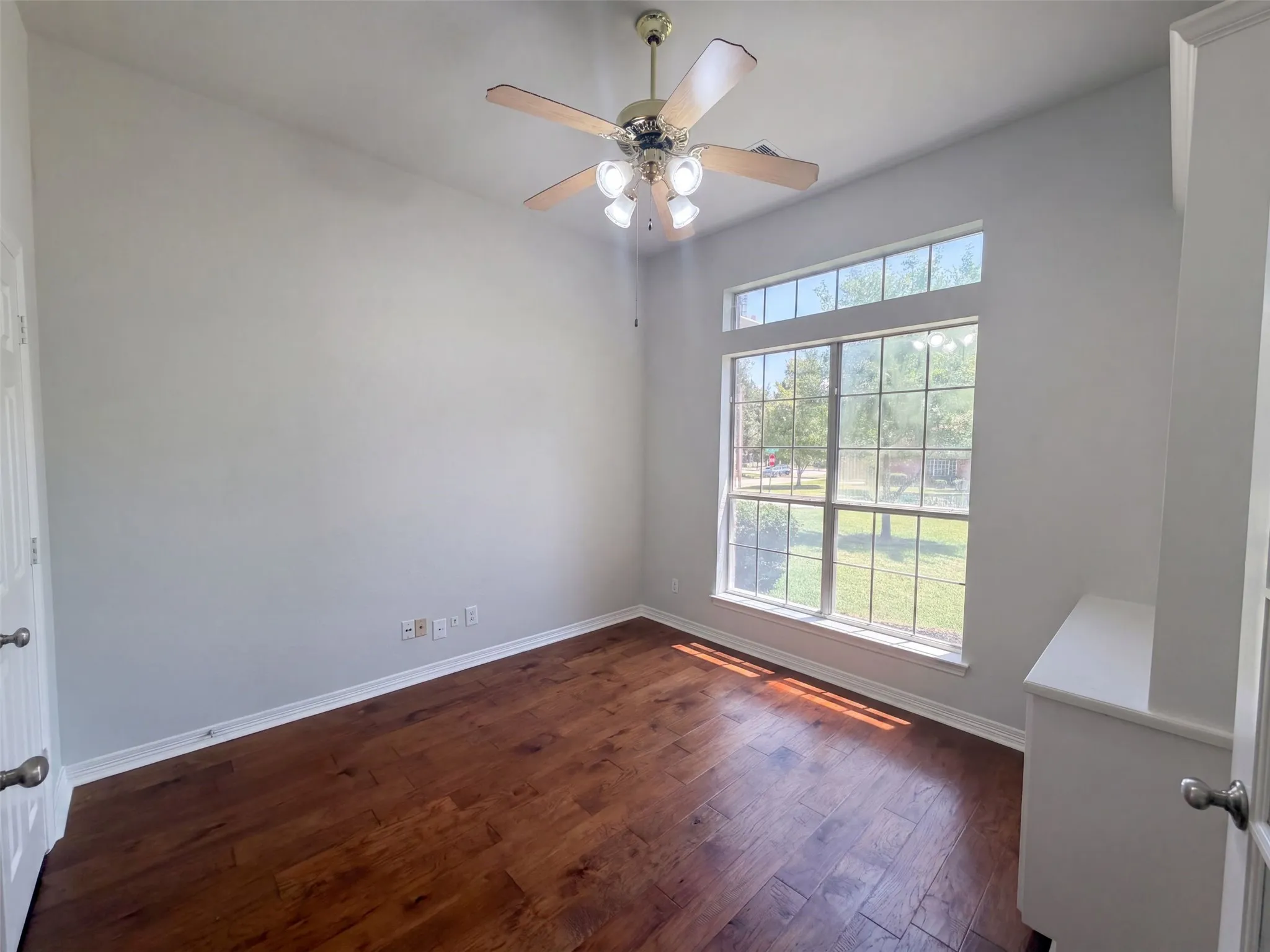 Single Family Residence For Sale in Denton County , 6 Cimarron Court, Trophy Club, Texas 76262, 4 Bedroom, 3 Bathroom, 2 Garage spaces, 2,527 Sqft, built in 1997, mls#21365675, Real Estate Agent in Trophy Club, Homes For Sale in Denton county, Homes For Sale in Trophy Club, Realtor in Trophy Club Texas, Real Estate Brokerage Independent Realty Texas, Luminita Cordes Realtor