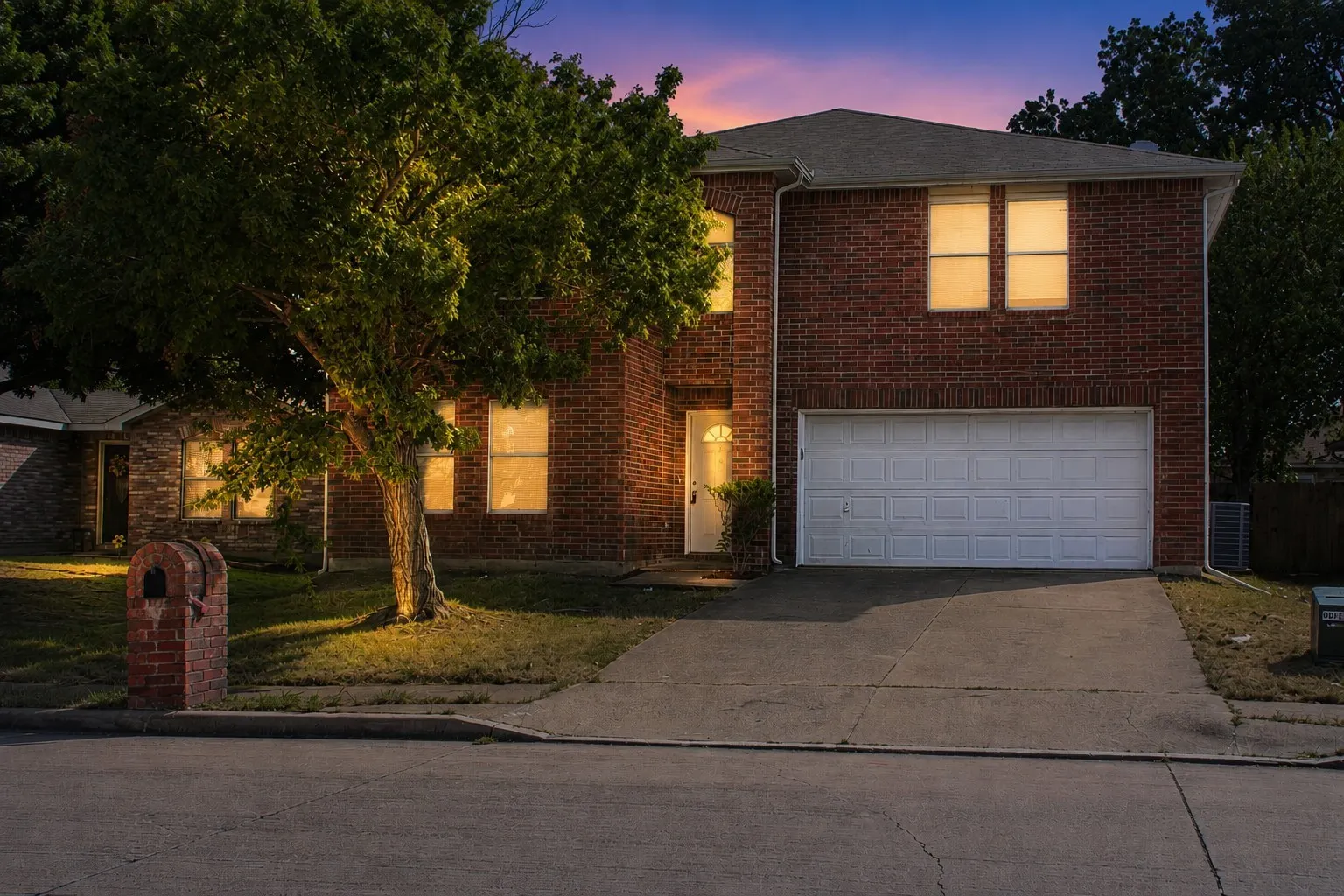 Single Family Residence For Sale in Dallas County , 2805 Hillside Drive, Mesquite, Texas 75149, 5 Bedroom, 3 Bathroom, 2 Garage spaces, 2,702 Sqft, built in 2000, mls#21365688, Real Estate Agent in Mesquite, Homes For Sale in Dallas county, Homes For Sale in Mesquite, Realtor in Mesquite Texas, Real Estate Brokerage Independent Realty Texas, Luminita Cordes Realtor