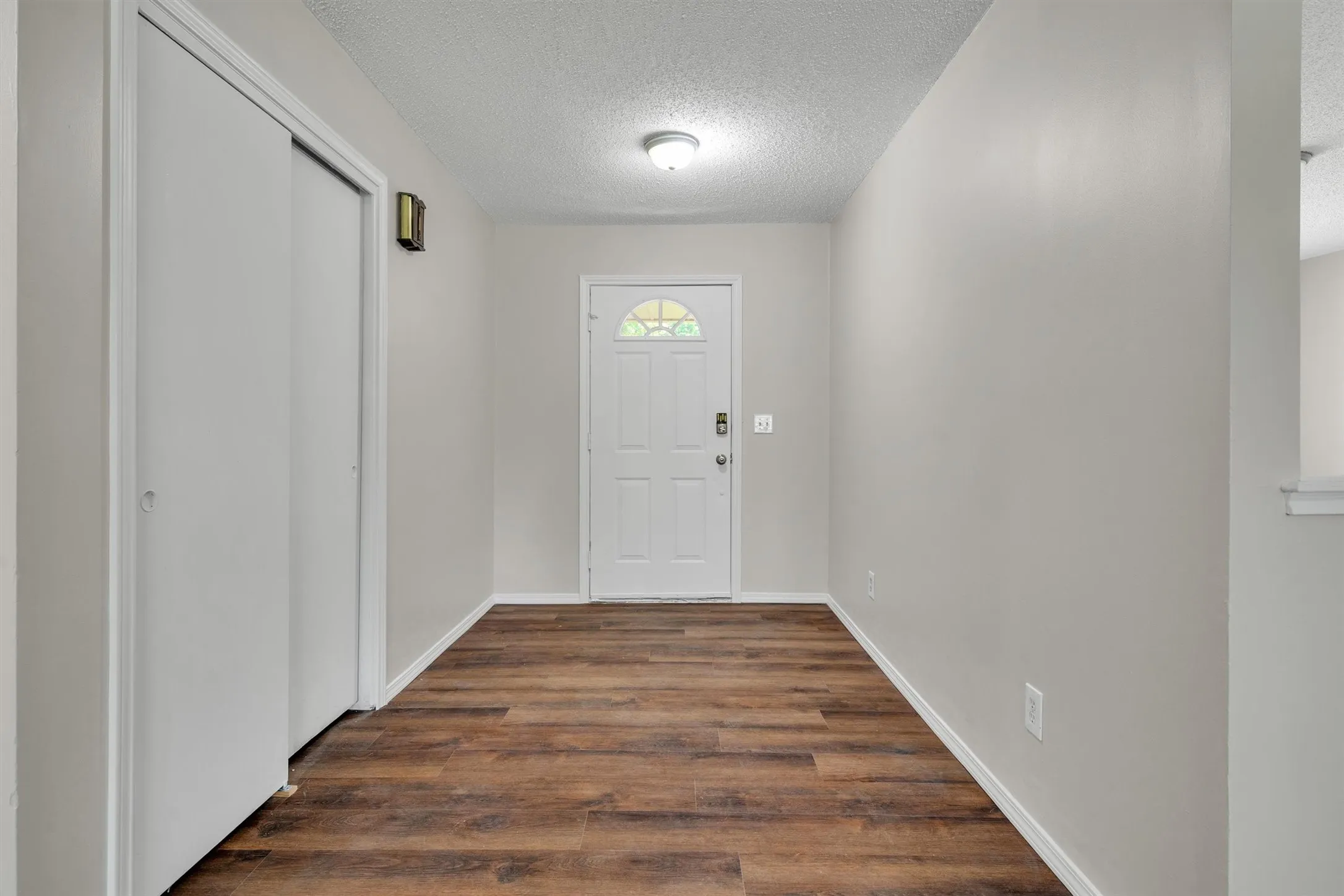 Single Family Residence For Sale in Johnson County , 209 Mistletoe Lane, Keene, Texas 76059, 4 Bedroom, 3 Bathroom, 2 Garage spaces, 2,783 Sqft, built in 1979, mls#21363414, Real Estate Agent in Keene, Homes For Sale in Johnson county, Homes For Sale in Keene, Realtor in Keene Texas, Real Estate Brokerage Independent Realty Texas, Luminita Cordes Realtor