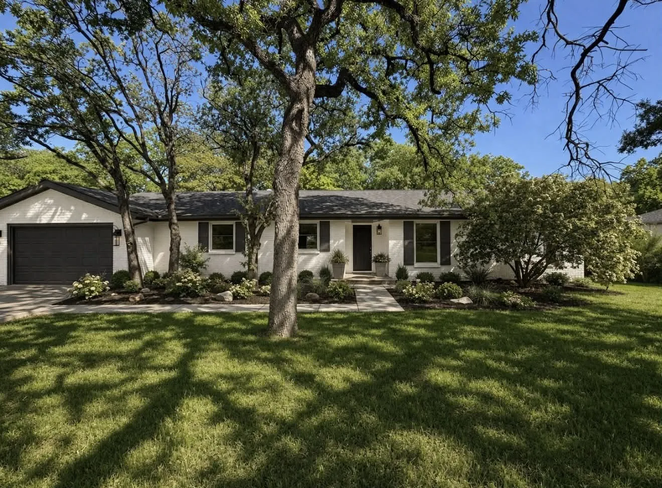 Single Family Residence For Sale in Johnson County , 209 Mistletoe Lane, Keene, Texas 76059, 4 Bedroom, 3 Bathroom, 2 Garage spaces, 2,783 Sqft, built in 1979, mls#21363414, Real Estate Agent in Keene, Homes For Sale in Johnson county, Homes For Sale in Keene, Realtor in Keene Texas, Real Estate Brokerage Independent Realty Texas, Luminita Cordes Realtor