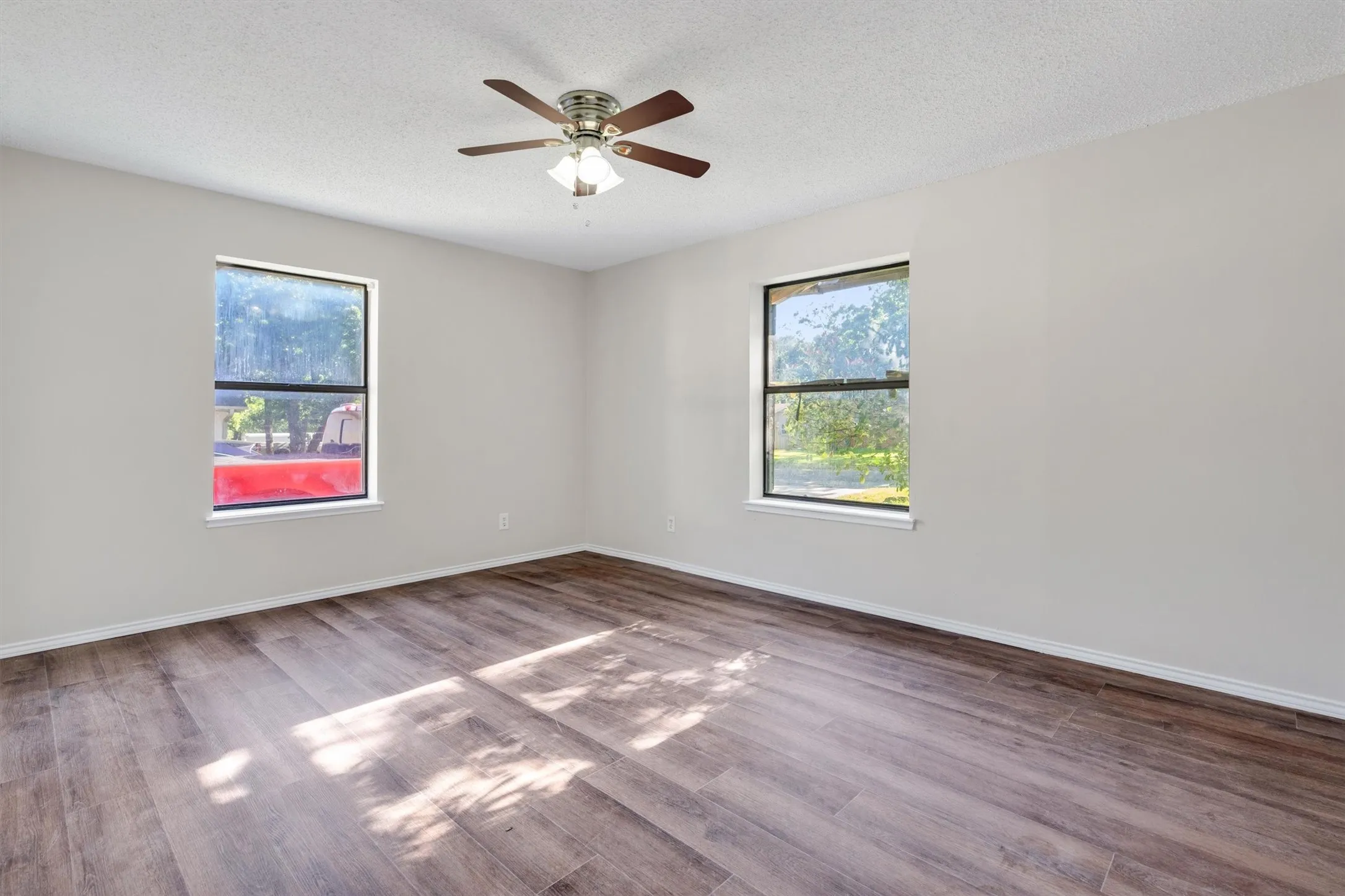 Single Family Residence For Sale in Johnson County , 209 Mistletoe Lane, Keene, Texas 76059, 4 Bedroom, 3 Bathroom, 2 Garage spaces, 2,783 Sqft, built in 1979, mls#21363414, Real Estate Agent in Keene, Homes For Sale in Johnson county, Homes For Sale in Keene, Realtor in Keene Texas, Real Estate Brokerage Independent Realty Texas, Luminita Cordes Realtor