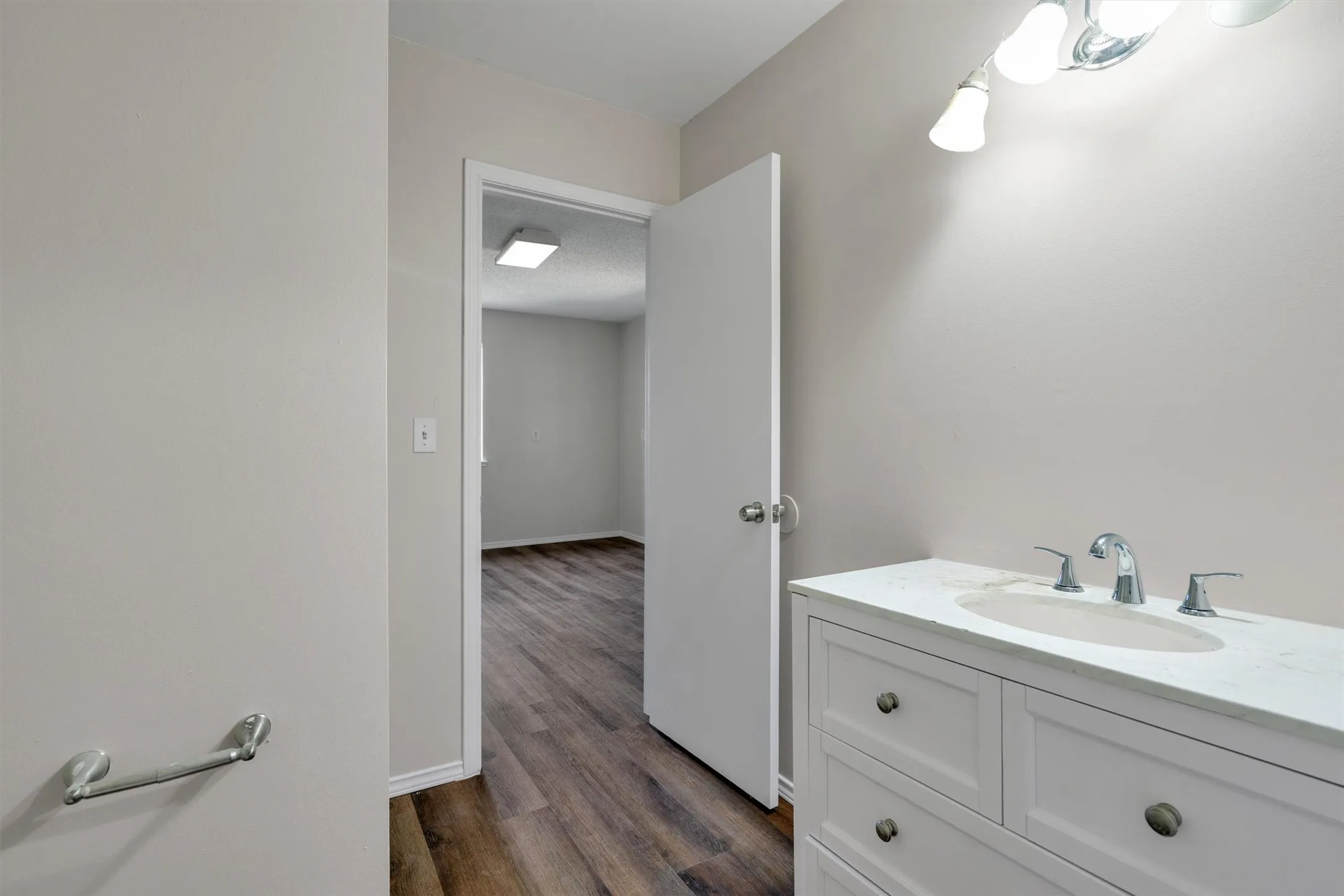 Single Family Residence For Sale in Johnson County , 209 Mistletoe Lane, Keene, Texas 76059, 4 Bedroom, 3 Bathroom, 2 Garage spaces, 2,783 Sqft, built in 1979, mls#21363414, Real Estate Agent in Keene, Homes For Sale in Johnson county, Homes For Sale in Keene, Realtor in Keene Texas, Real Estate Brokerage Independent Realty Texas, Luminita Cordes Realtor