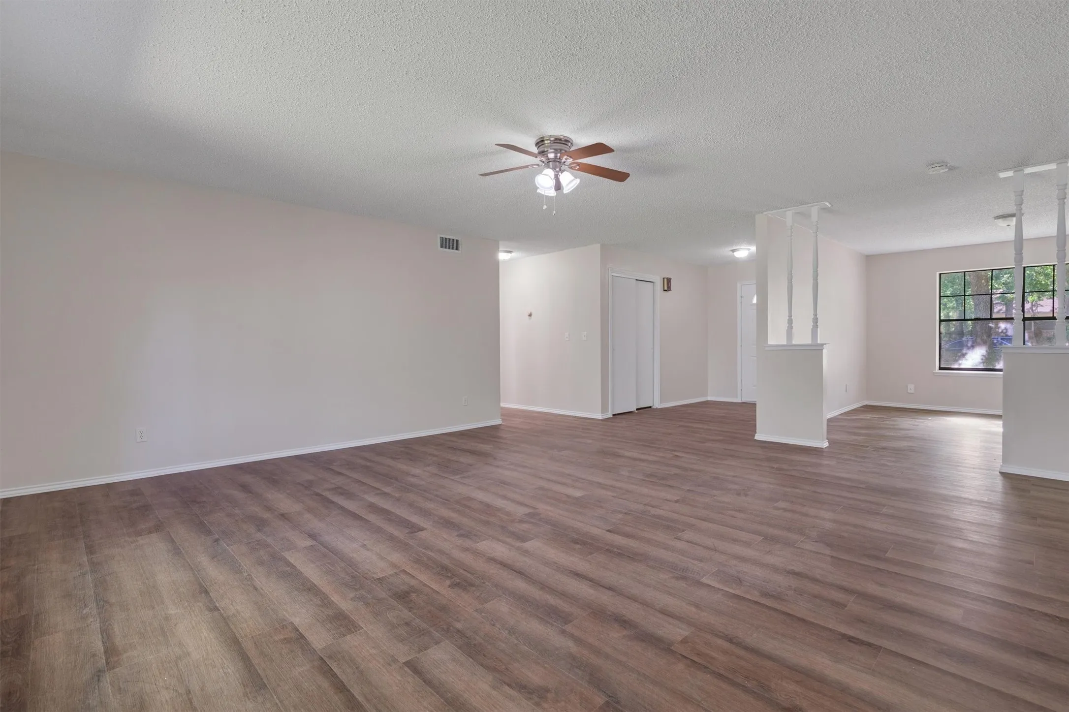 Single Family Residence For Sale in Johnson County , 209 Mistletoe Lane, Keene, Texas 76059, 4 Bedroom, 3 Bathroom, 2 Garage spaces, 2,783 Sqft, built in 1979, mls#21363414, Real Estate Agent in Keene, Homes For Sale in Johnson county, Homes For Sale in Keene, Realtor in Keene Texas, Real Estate Brokerage Independent Realty Texas, Luminita Cordes Realtor