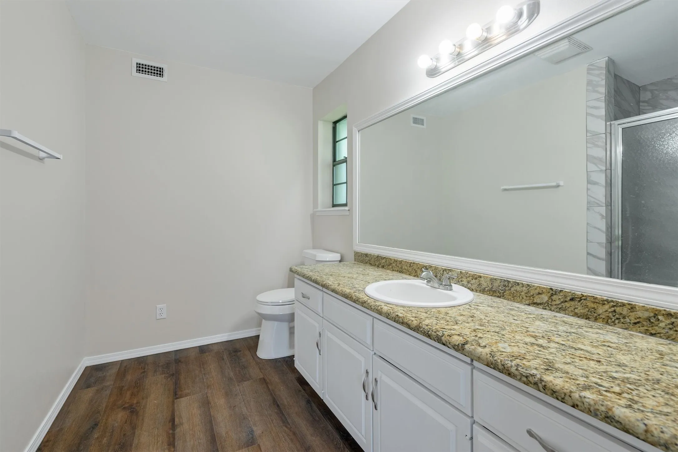 Single Family Residence For Sale in Johnson County , 209 Mistletoe Lane, Keene, Texas 76059, 4 Bedroom, 3 Bathroom, 2 Garage spaces, 2,783 Sqft, built in 1979, mls#21363414, Real Estate Agent in Keene, Homes For Sale in Johnson county, Homes For Sale in Keene, Realtor in Keene Texas, Real Estate Brokerage Independent Realty Texas, Luminita Cordes Realtor