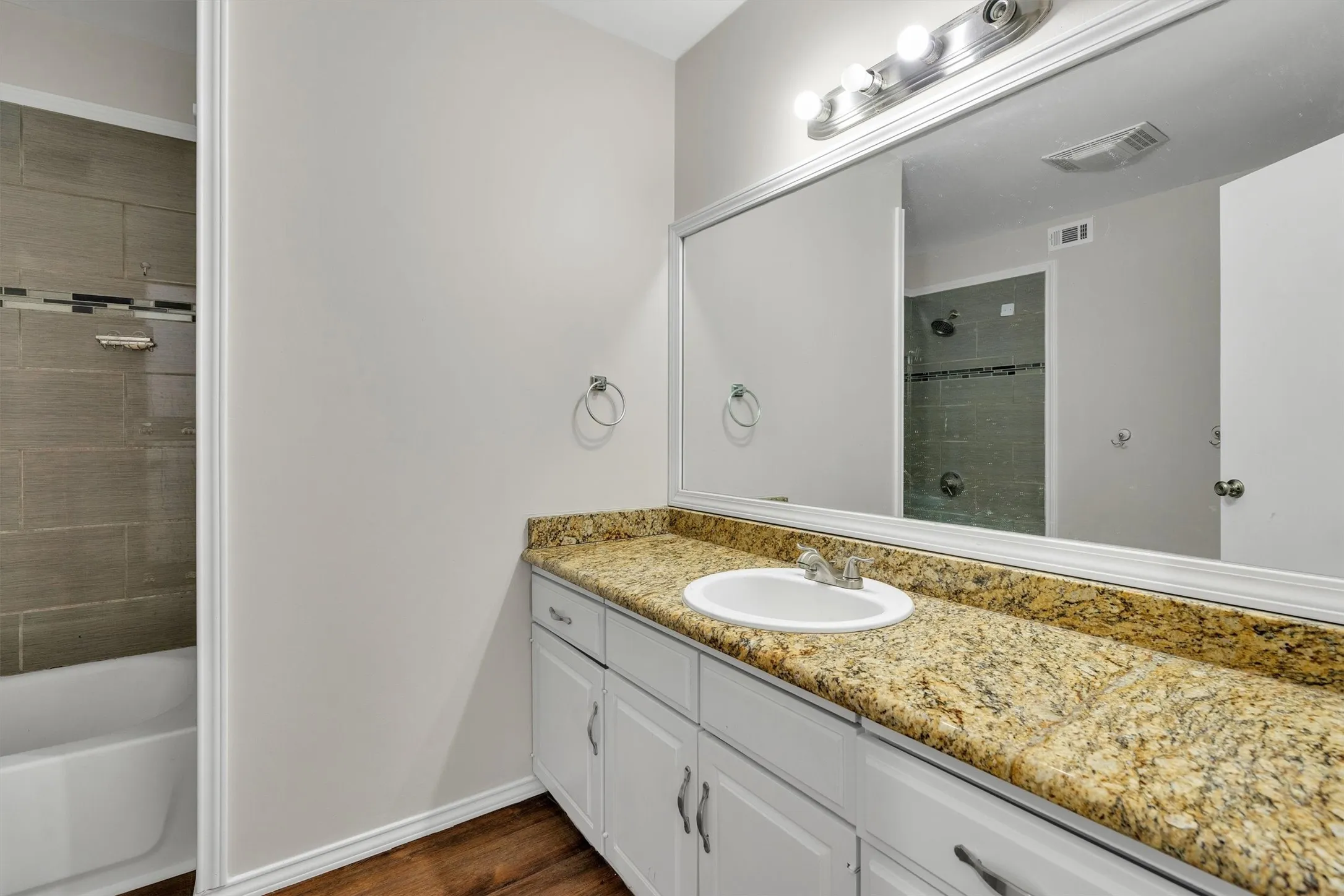 Single Family Residence For Sale in Johnson County , 209 Mistletoe Lane, Keene, Texas 76059, 4 Bedroom, 3 Bathroom, 2 Garage spaces, 2,783 Sqft, built in 1979, mls#21363414, Real Estate Agent in Keene, Homes For Sale in Johnson county, Homes For Sale in Keene, Realtor in Keene Texas, Real Estate Brokerage Independent Realty Texas, Luminita Cordes Realtor