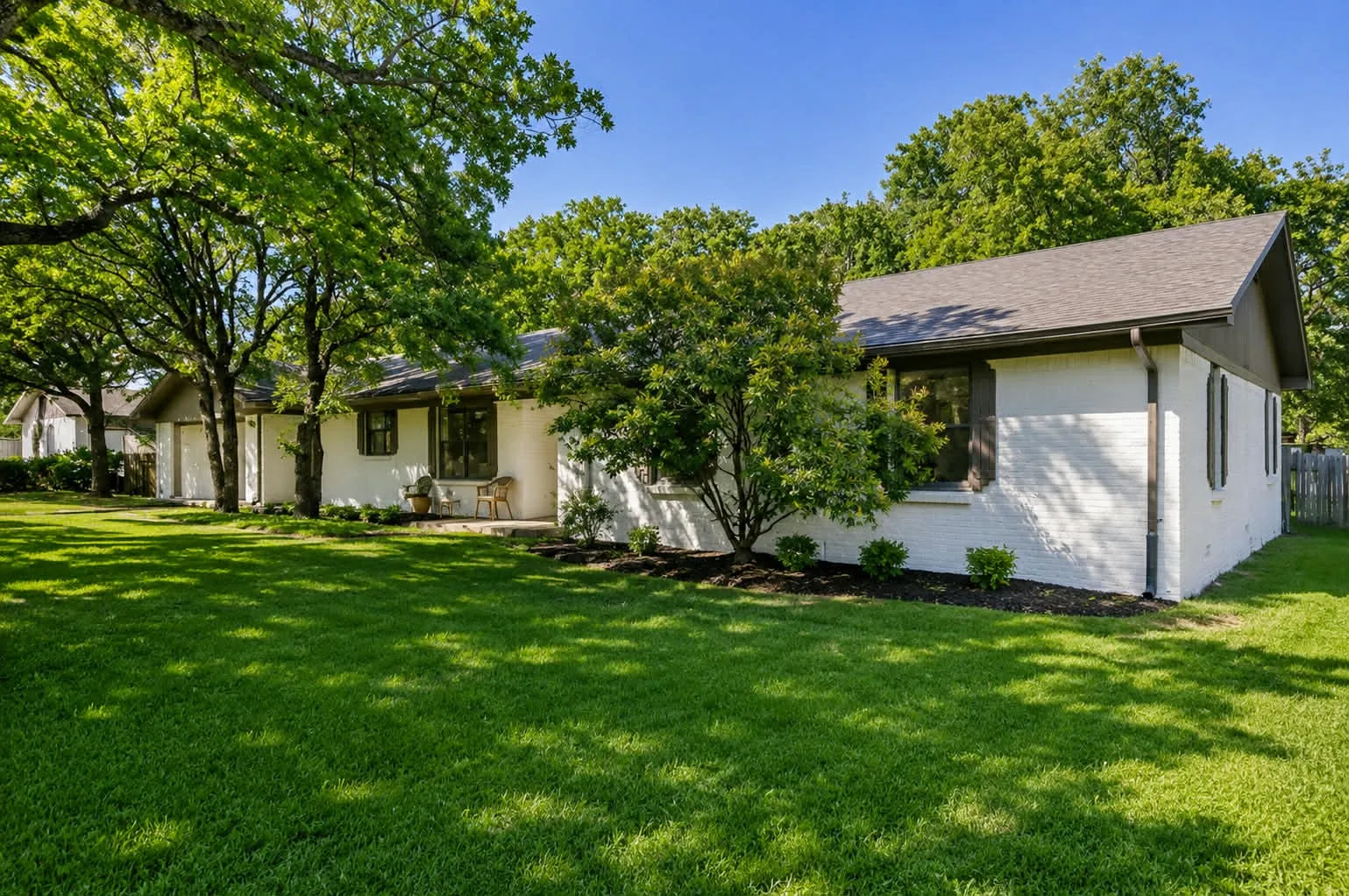 Single Family Residence For Sale in Johnson County , 209 Mistletoe Lane, Keene, Texas 76059, 4 Bedroom, 3 Bathroom, 2 Garage spaces, 2,783 Sqft, built in 1979, mls#21363414, Real Estate Agent in Keene, Homes For Sale in Johnson county, Homes For Sale in Keene, Realtor in Keene Texas, Real Estate Brokerage Independent Realty Texas, Luminita Cordes Realtor