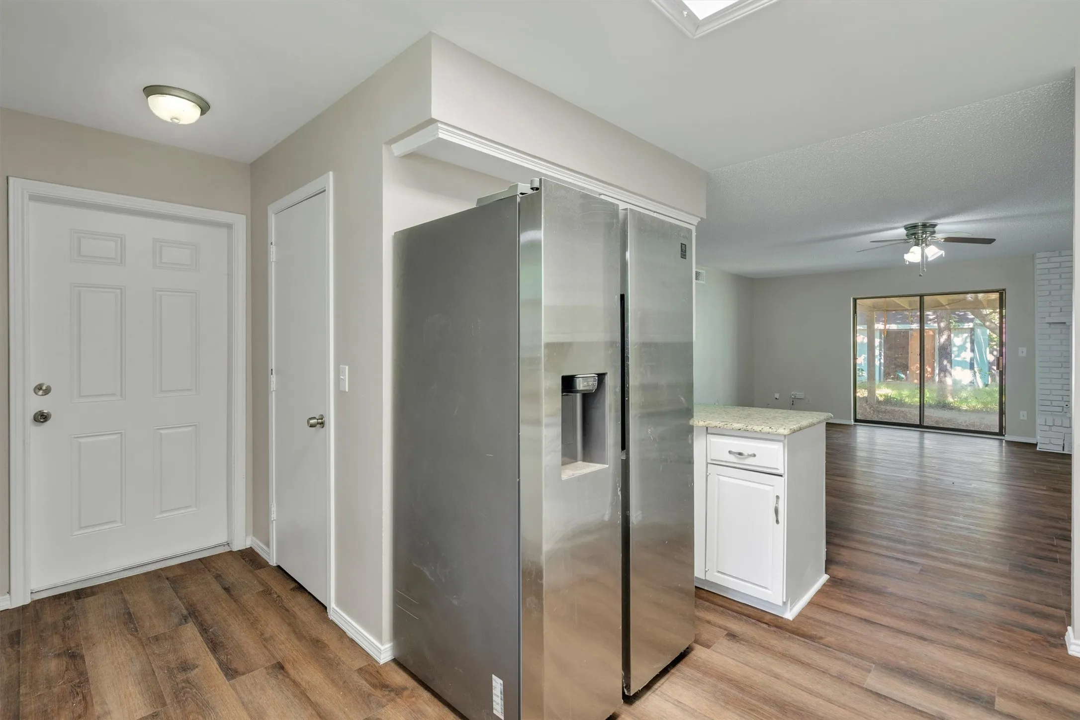 Single Family Residence For Sale in Johnson County , 209 Mistletoe Lane, Keene, Texas 76059, 4 Bedroom, 3 Bathroom, 2 Garage spaces, 2,783 Sqft, built in 1979, mls#21363414, Real Estate Agent in Keene, Homes For Sale in Johnson county, Homes For Sale in Keene, Realtor in Keene Texas, Real Estate Brokerage Independent Realty Texas, Luminita Cordes Realtor