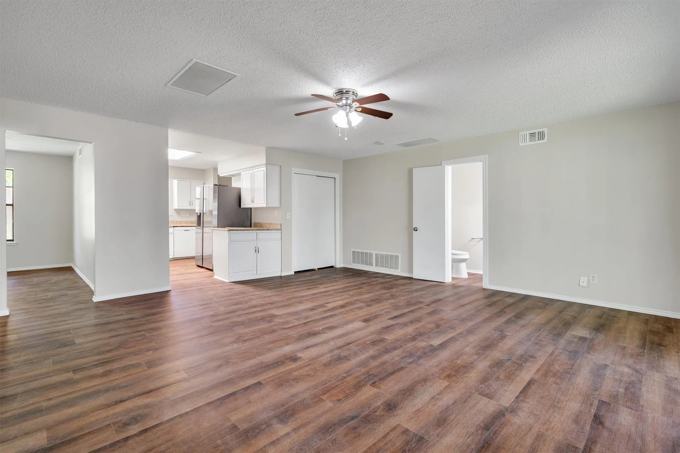 Single Family Residence For Sale in Johnson County , 209 Mistletoe Lane, Keene, Texas 76059, 4 Bedroom, 3 Bathroom, 2 Garage spaces, 2,783 Sqft, built in 1979, mls#21363414, Real Estate Agent in Keene, Homes For Sale in Johnson county, Homes For Sale in Keene, Realtor in Keene Texas, Real Estate Brokerage Independent Realty Texas, Luminita Cordes Realtor