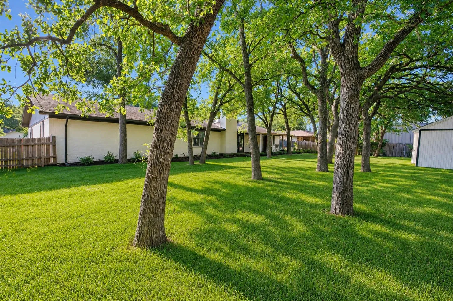 Single Family Residence For Sale in Johnson County , 209 Mistletoe Lane, Keene, Texas 76059, 4 Bedroom, 3 Bathroom, 2 Garage spaces, 2,783 Sqft, built in 1979, mls#21363414, Real Estate Agent in Keene, Homes For Sale in Johnson county, Homes For Sale in Keene, Realtor in Keene Texas, Real Estate Brokerage Independent Realty Texas, Luminita Cordes Realtor