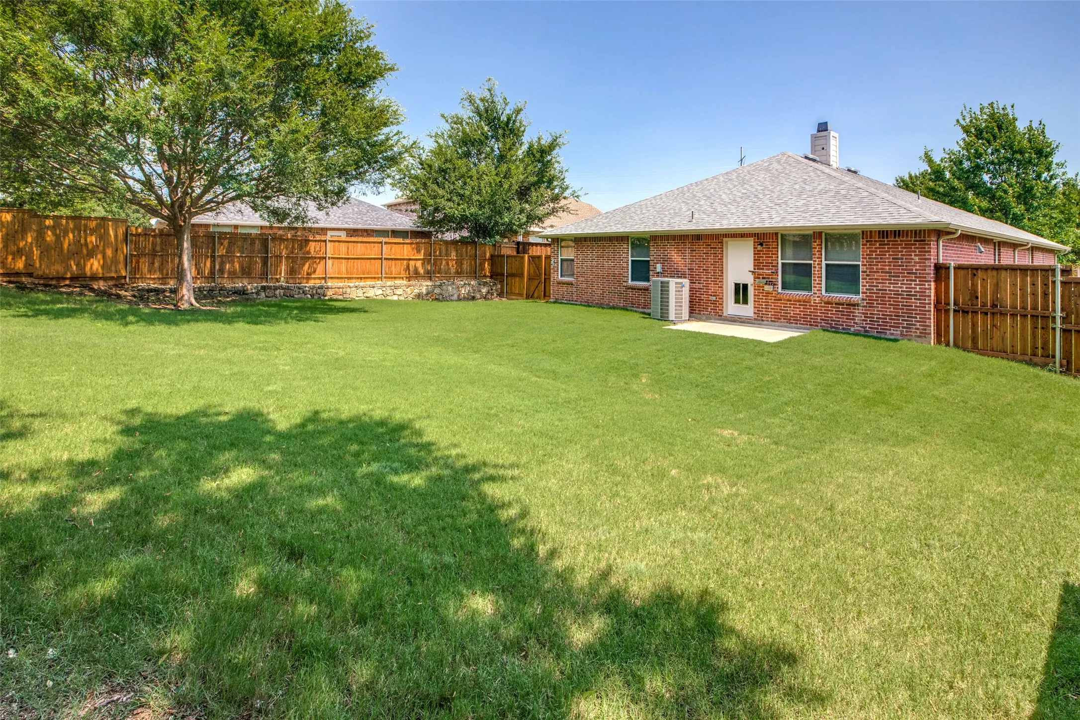 Single Family Residence For Rent in Collin County , 12685 Drexel Street, Frisco, Texas 75035, 3 Bedroom, 2 Bathroom, 2 Garage spaces, 1,640 Sqft, built in 2004, mls#21365248, Real Estate Agent in Frisco, Homes For Rent in Collin county, Homes For Rent in Frisco, Realtor in Frisco Texas, Real Estate Brokerage Independent Realty Texas, Luminita Cordes Realtor