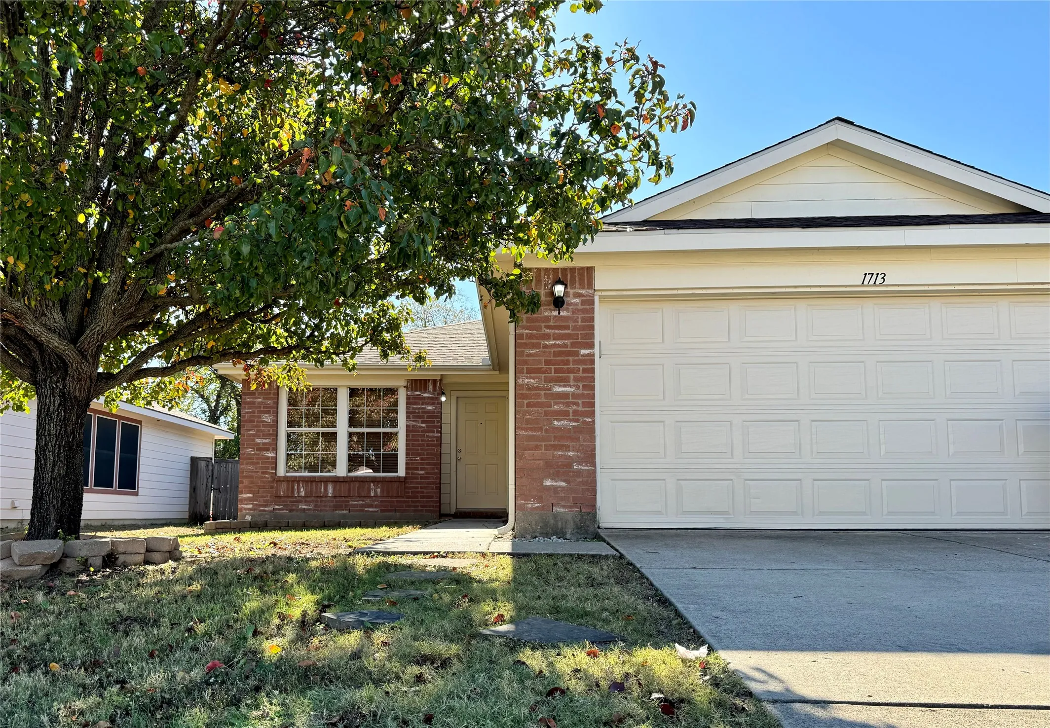 Single Family Residence For Rent in Collin County , 1713 Elm Street, Anna, Texas 75409, 3 Bedroom, 2 Bathroom, 2 Garage spaces, 1,385 Sqft, built in 2003, mls#21353476, Real Estate Agent in Anna, Homes For Rent in Collin county, Homes For Rent in Anna, Realtor in Anna Texas, Real Estate Brokerage Independent Realty Texas, Luminita Cordes Realtor