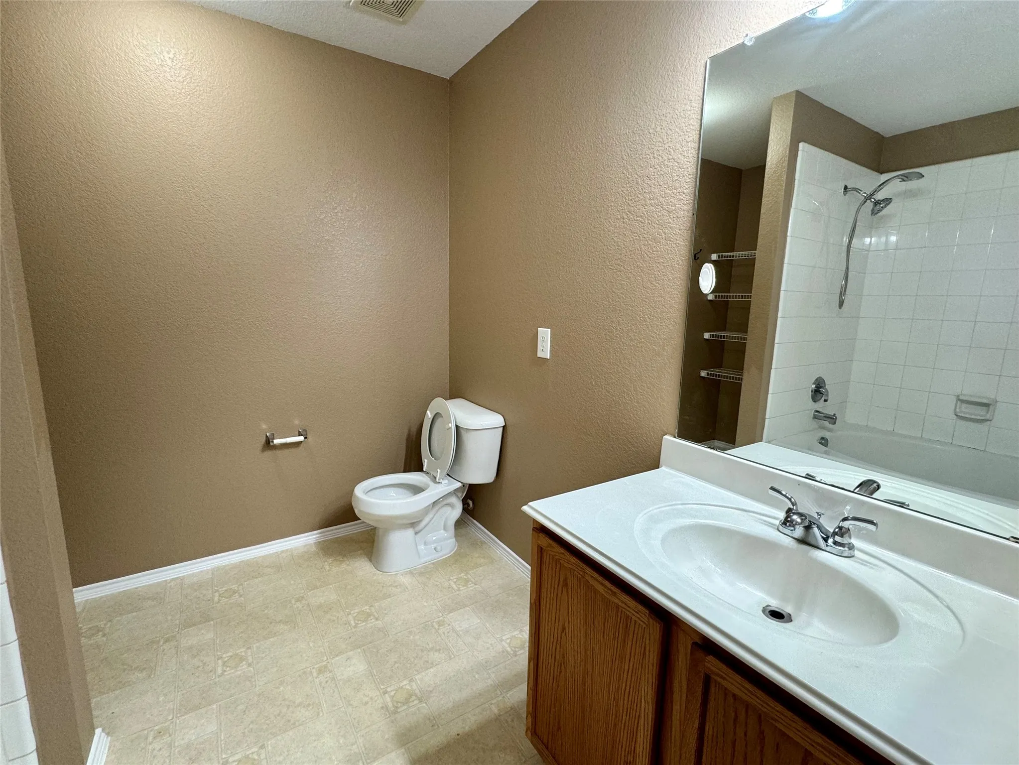 Single Family Residence For Rent in Collin County , 1713 Elm Street, Anna, Texas 75409, 3 Bedroom, 2 Bathroom, 2 Garage spaces, 1,385 Sqft, built in 2003, mls#21353476, Real Estate Agent in Anna, Homes For Rent in Collin county, Homes For Rent in Anna, Realtor in Anna Texas, Real Estate Brokerage Independent Realty Texas, Luminita Cordes Realtor