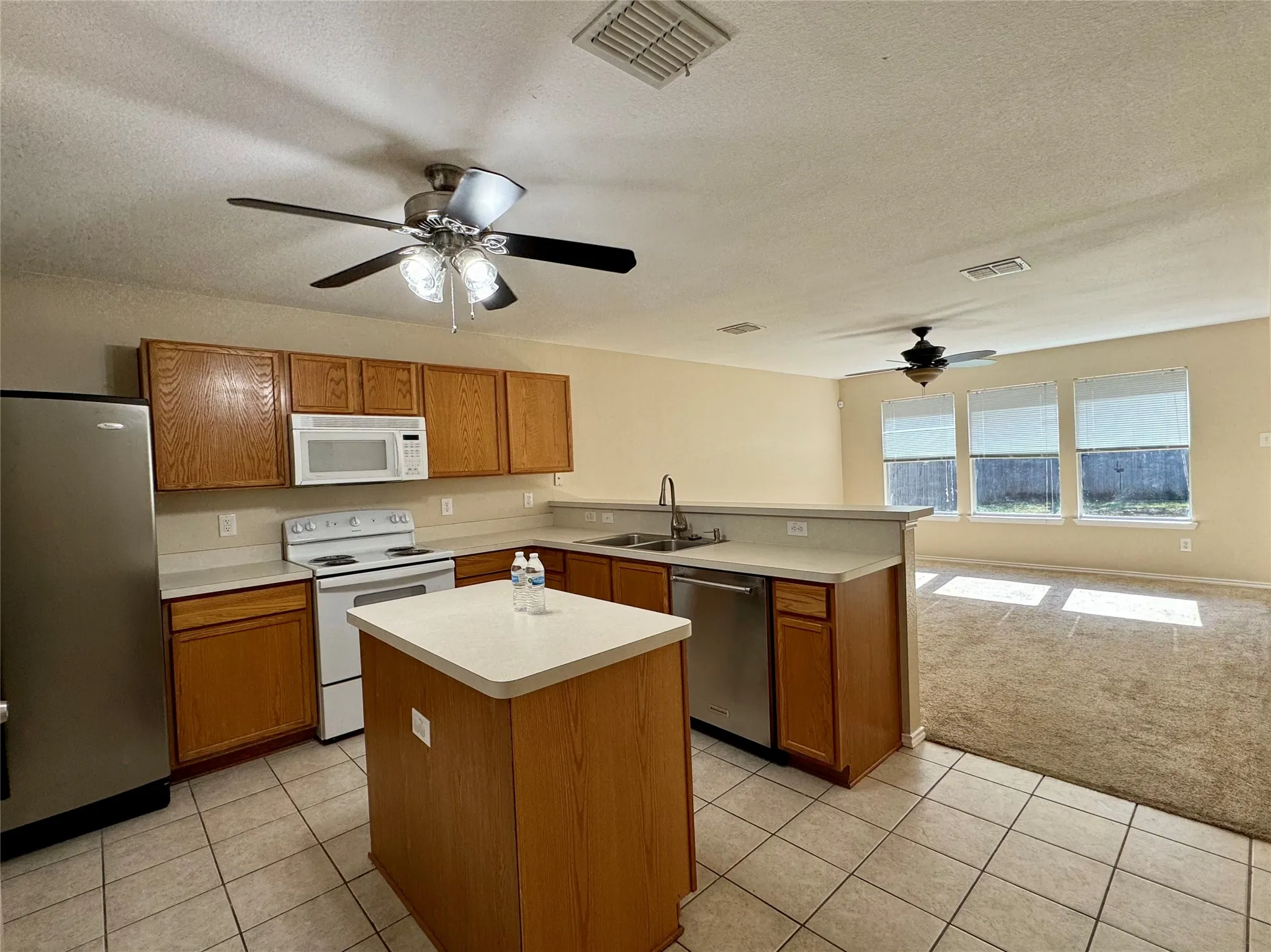 Single Family Residence For Rent in Collin County , 1713 Elm Street, Anna, Texas 75409, 3 Bedroom, 2 Bathroom, 2 Garage spaces, 1,385 Sqft, built in 2003, mls#21353476, Real Estate Agent in Anna, Homes For Rent in Collin county, Homes For Rent in Anna, Realtor in Anna Texas, Real Estate Brokerage Independent Realty Texas, Luminita Cordes Realtor