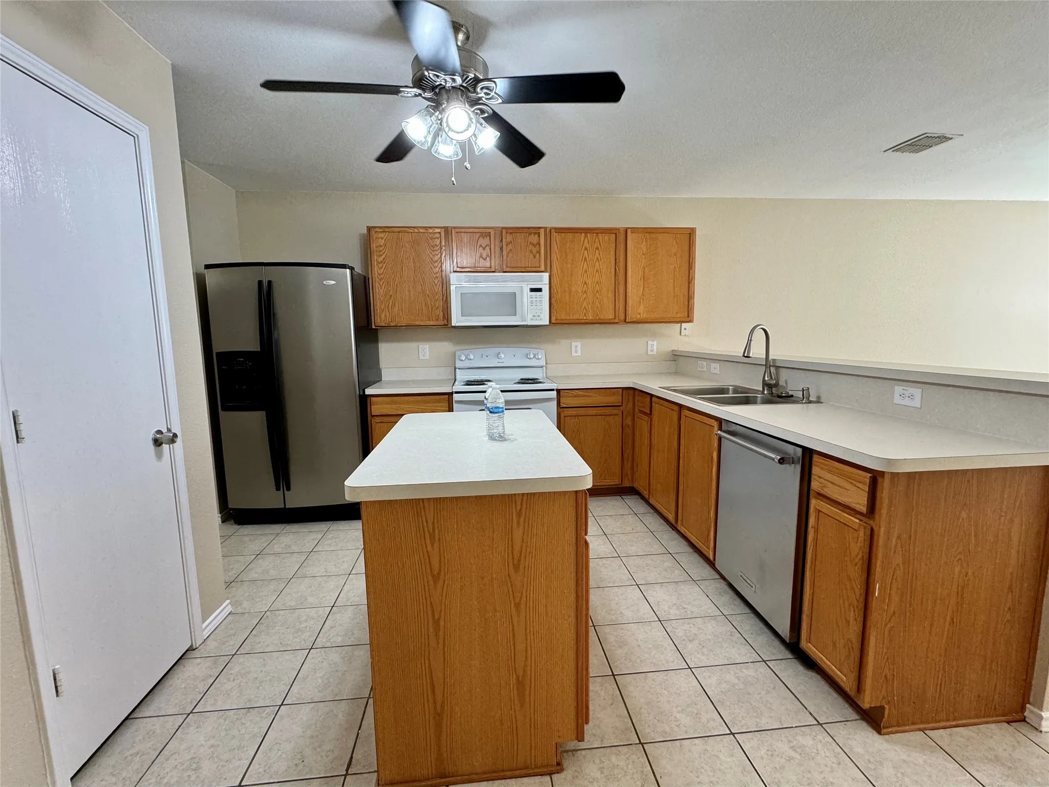 Single Family Residence For Rent in Collin County , 1713 Elm Street, Anna, Texas 75409, 3 Bedroom, 2 Bathroom, 2 Garage spaces, 1,385 Sqft, built in 2003, mls#21353476, Real Estate Agent in Anna, Homes For Rent in Collin county, Homes For Rent in Anna, Realtor in Anna Texas, Real Estate Brokerage Independent Realty Texas, Luminita Cordes Realtor