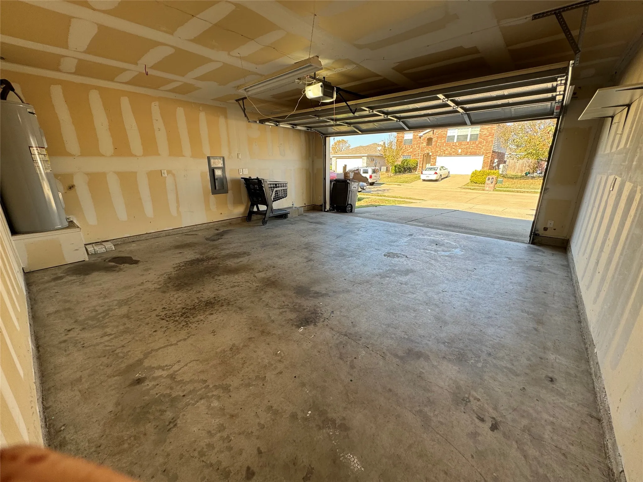 Single Family Residence For Rent in Collin County , 1713 Elm Street, Anna, Texas 75409, 3 Bedroom, 2 Bathroom, 2 Garage spaces, 1,385 Sqft, built in 2003, mls#21353476, Real Estate Agent in Anna, Homes For Rent in Collin county, Homes For Rent in Anna, Realtor in Anna Texas, Real Estate Brokerage Independent Realty Texas, Luminita Cordes Realtor