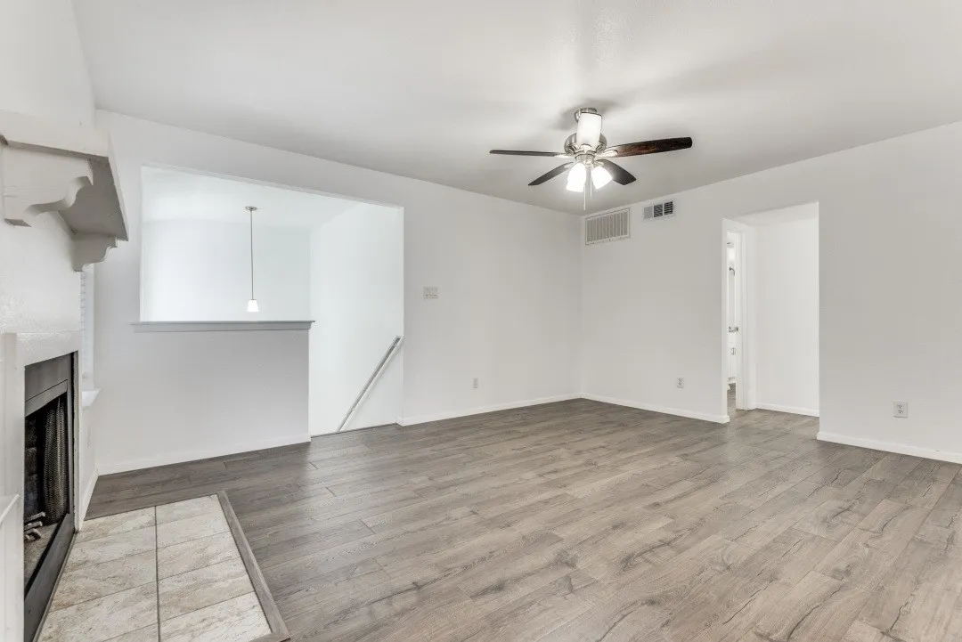 Condominium For Rent in Tarrant County , 638 Ridgeline Drive, Hurst, Texas 76053, 2 Bedroom, 1 Bathroom, 2 Garage spaces, 994 Sqft, built in 1981, mls#21364130, Real Estate Agent in Hurst, Homes For Rent in Tarrant county, Homes For Rent in Hurst, Realtor in Hurst Texas, Real Estate Brokerage Independent Realty Texas, Luminita Cordes Realtor