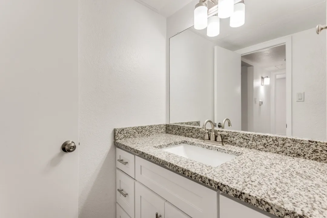 Condominium For Rent in Tarrant County , 638 Ridgeline Drive, Hurst, Texas 76053, 2 Bedroom, 1 Bathroom, 2 Garage spaces, 994 Sqft, built in 1981, mls#21364130, Real Estate Agent in Hurst, Homes For Rent in Tarrant county, Homes For Rent in Hurst, Realtor in Hurst Texas, Real Estate Brokerage Independent Realty Texas, Luminita Cordes Realtor