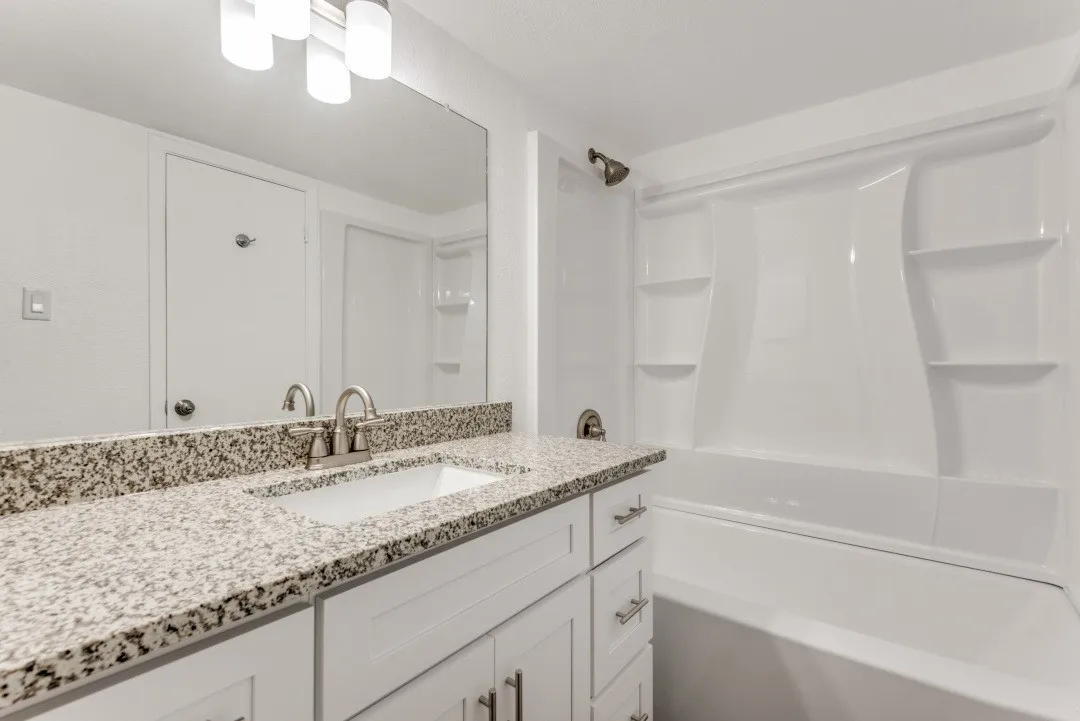Condominium For Rent in Tarrant County , 638 Ridgeline Drive, Hurst, Texas 76053, 2 Bedroom, 1 Bathroom, 2 Garage spaces, 994 Sqft, built in 1981, mls#21364130, Real Estate Agent in Hurst, Homes For Rent in Tarrant county, Homes For Rent in Hurst, Realtor in Hurst Texas, Real Estate Brokerage Independent Realty Texas, Luminita Cordes Realtor