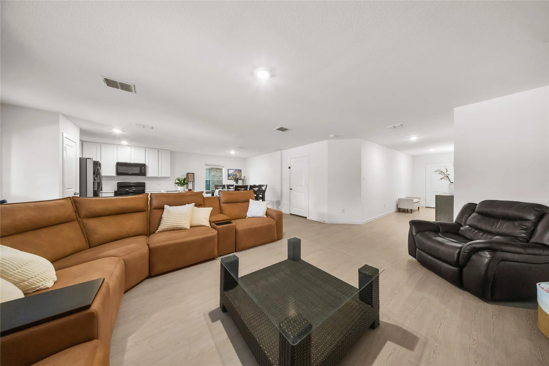 Single Family Residence For Rent in Denton County , 260 Adelina Drive, Little Elm, Texas 75068, 4 Bedroom, 3 Bathroom, 2 Garage spaces, 2,067 Sqft, built in 2024, mls#21365705, Real Estate Agent in Little Elm, Homes For Rent in Denton county, Homes For Rent in Little Elm, Realtor in Little Elm Texas, Real Estate Brokerage Independent Realty Texas, Luminita Cordes Realtor