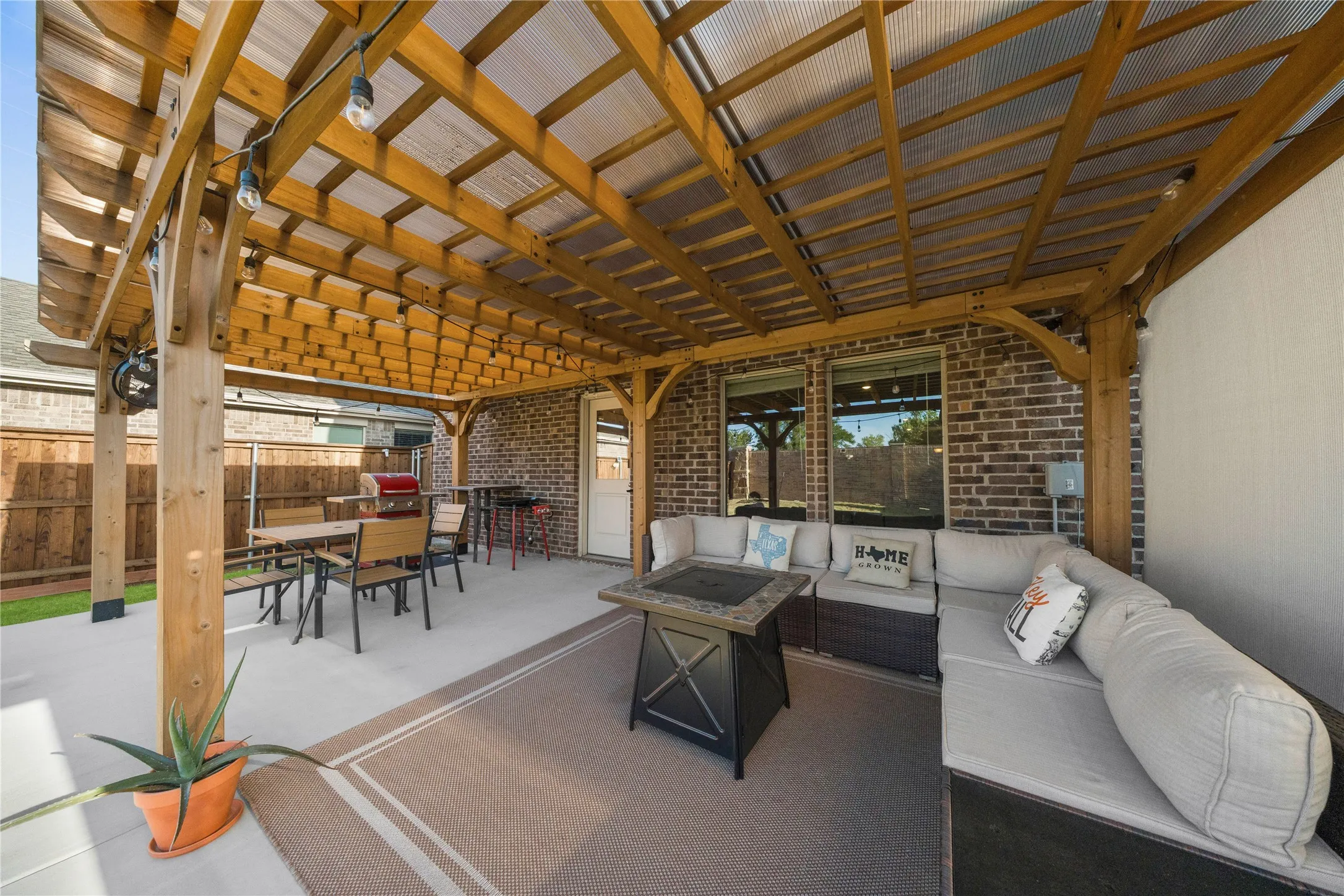 Single Family Residence For Rent in Denton County , 260 Adelina Drive, Little Elm, Texas 75068, 4 Bedroom, 3 Bathroom, 2 Garage spaces, 2,067 Sqft, built in 2024, mls#21365705, Real Estate Agent in Little Elm, Homes For Rent in Denton county, Homes For Rent in Little Elm, Realtor in Little Elm Texas, Real Estate Brokerage Independent Realty Texas, Luminita Cordes Realtor