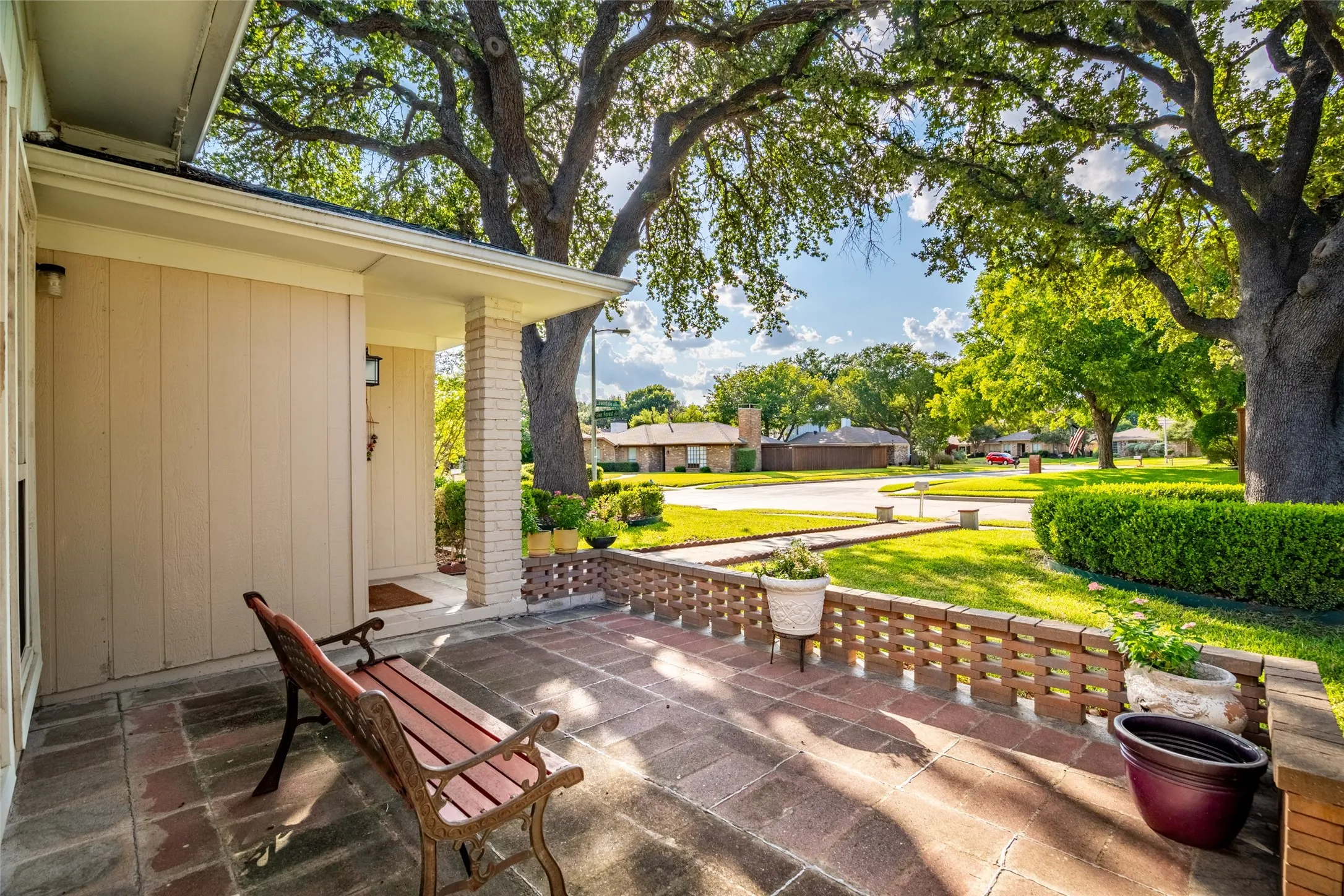 Single Family Residence For Sale in Collin County , 2304 Glen Forest Lane, Plano, Texas 75023, 3 Bedroom, 2 Bathroom, 2 Garage spaces, 1,770 Sqft, built in 1975, mls#21363851, Real Estate Agent in Plano, Homes For Sale in Collin county, Homes For Sale in Plano, Realtor in Plano Texas, Real Estate Brokerage Independent Realty Texas, Luminita Cordes Realtor