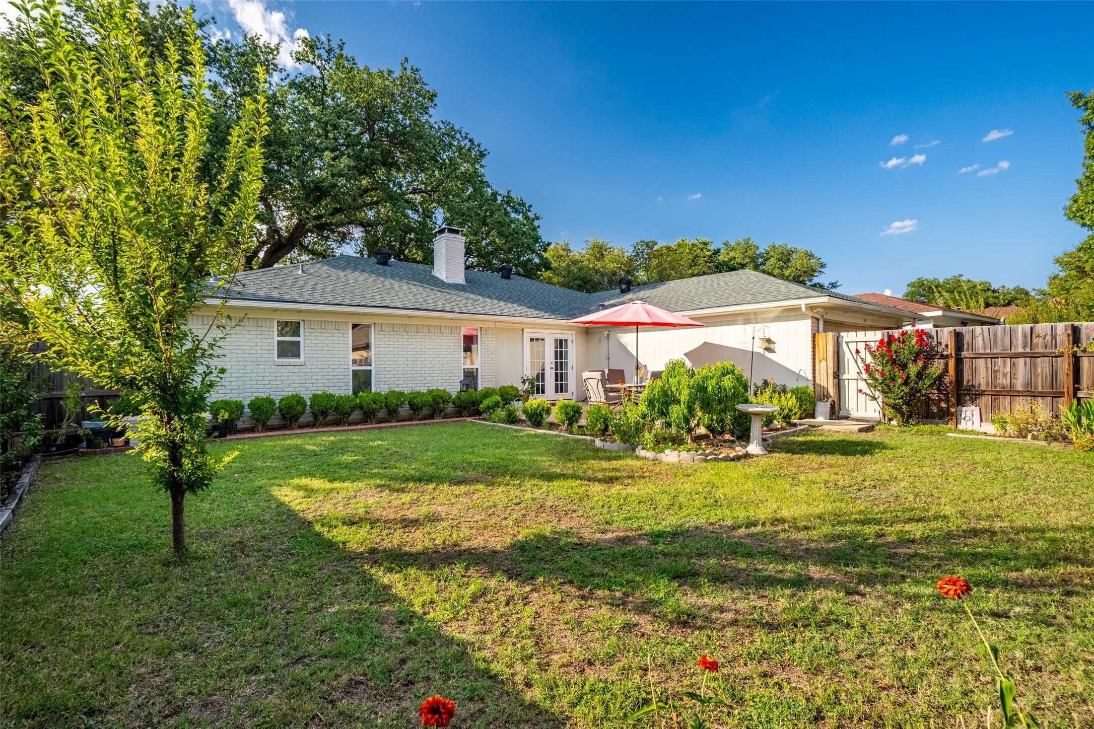 Single Family Residence For Sale in Collin County , 2304 Glen Forest Lane, Plano, Texas 75023, 3 Bedroom, 2 Bathroom, 2 Garage spaces, 1,770 Sqft, built in 1975, mls#21363851, Real Estate Agent in Plano, Homes For Sale in Collin county, Homes For Sale in Plano, Realtor in Plano Texas, Real Estate Brokerage Independent Realty Texas, Luminita Cordes Realtor