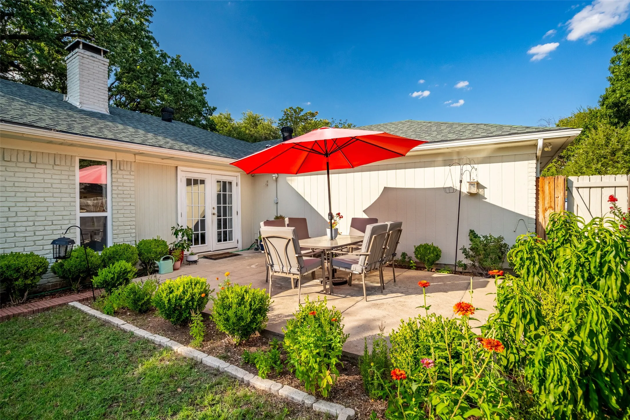 Single Family Residence For Sale in Collin County , 2304 Glen Forest Lane, Plano, Texas 75023, 3 Bedroom, 2 Bathroom, 2 Garage spaces, 1,770 Sqft, built in 1975, mls#21363851, Real Estate Agent in Plano, Homes For Sale in Collin county, Homes For Sale in Plano, Realtor in Plano Texas, Real Estate Brokerage Independent Realty Texas, Luminita Cordes Realtor