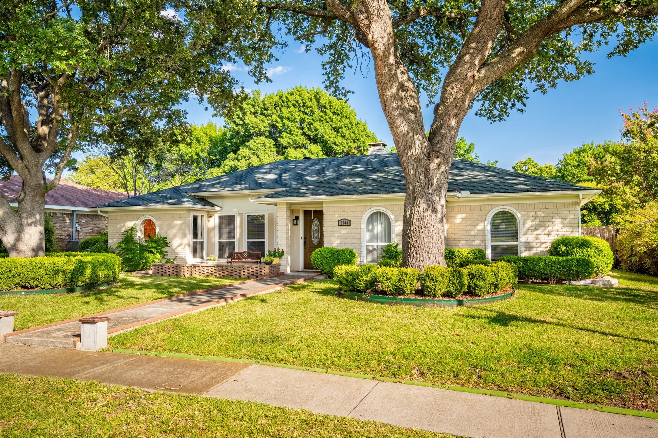 Single Family Residence For Sale in Collin County , 2304 Glen Forest Lane, Plano, Texas 75023, 3 Bedroom, 2 Bathroom, 2 Garage spaces, 1,770 Sqft, built in 1975, mls#21363851, Real Estate Agent in Plano, Homes For Sale in Collin county, Homes For Sale in Plano, Realtor in Plano Texas, Real Estate Brokerage Independent Realty Texas, Luminita Cordes Realtor