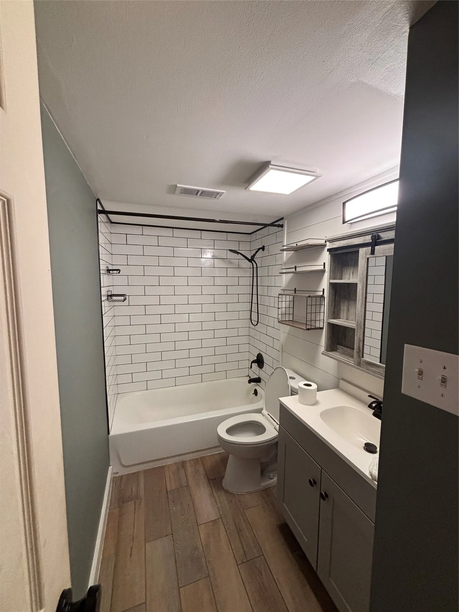Single Family Residence For Sale in Dallas County , 7402 Red Osier Road, Dallas, Texas 75249, 3 Bedroom, 2 Bathroom, 2 Garage spaces, 1,670 Sqft, built in 1982, mls#21364461, Real Estate Agent in Dallas, Homes For Sale in Dallas county, Homes For Sale in Dallas, Realtor in Dallas Texas, Real Estate Brokerage Independent Realty Texas, Luminita Cordes Realtor