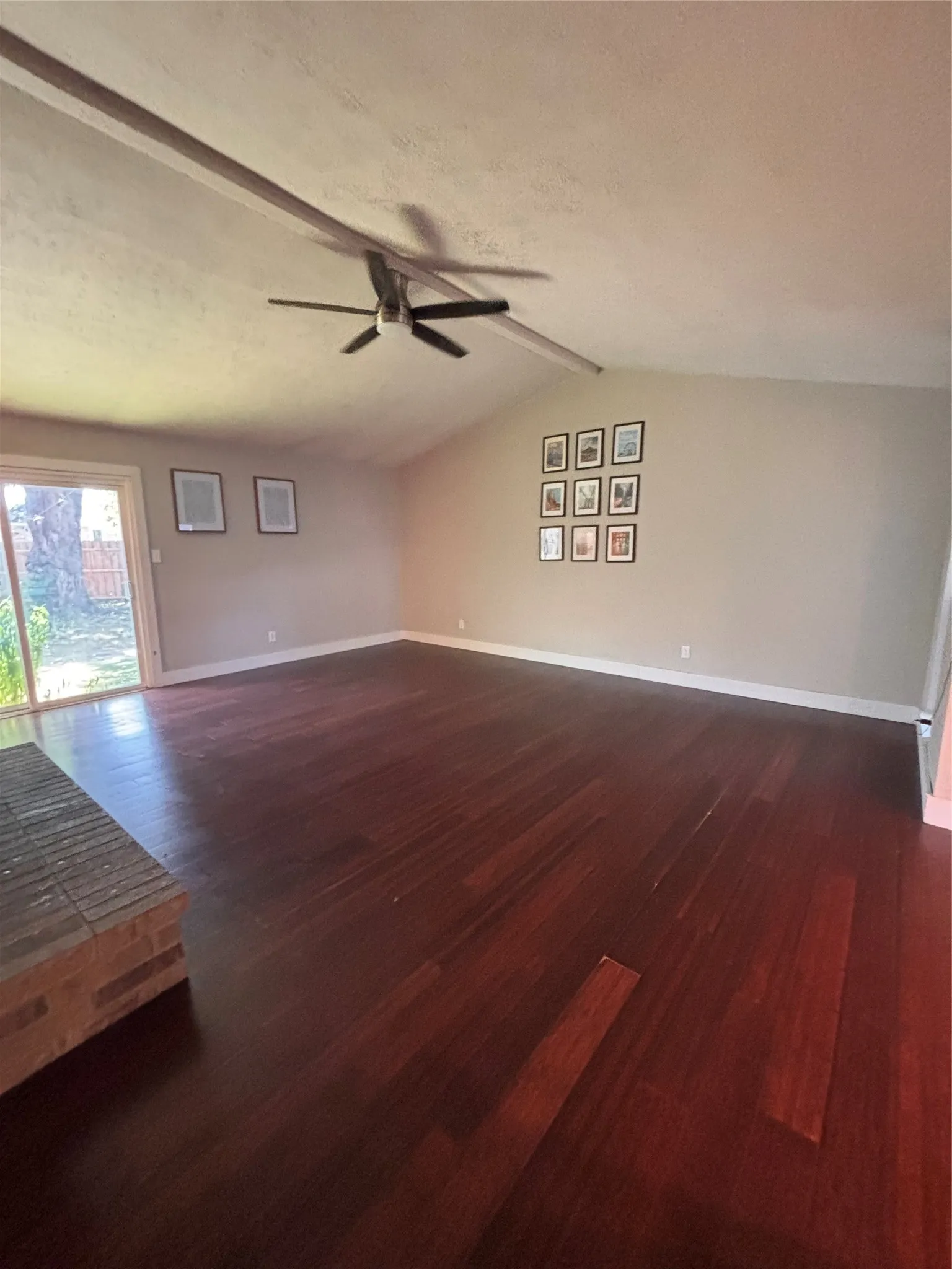 Single Family Residence For Sale in Dallas County , 7402 Red Osier Road, Dallas, Texas 75249, 3 Bedroom, 2 Bathroom, 2 Garage spaces, 1,670 Sqft, built in 1982, mls#21364461, Real Estate Agent in Dallas, Homes For Sale in Dallas county, Homes For Sale in Dallas, Realtor in Dallas Texas, Real Estate Brokerage Independent Realty Texas, Luminita Cordes Realtor