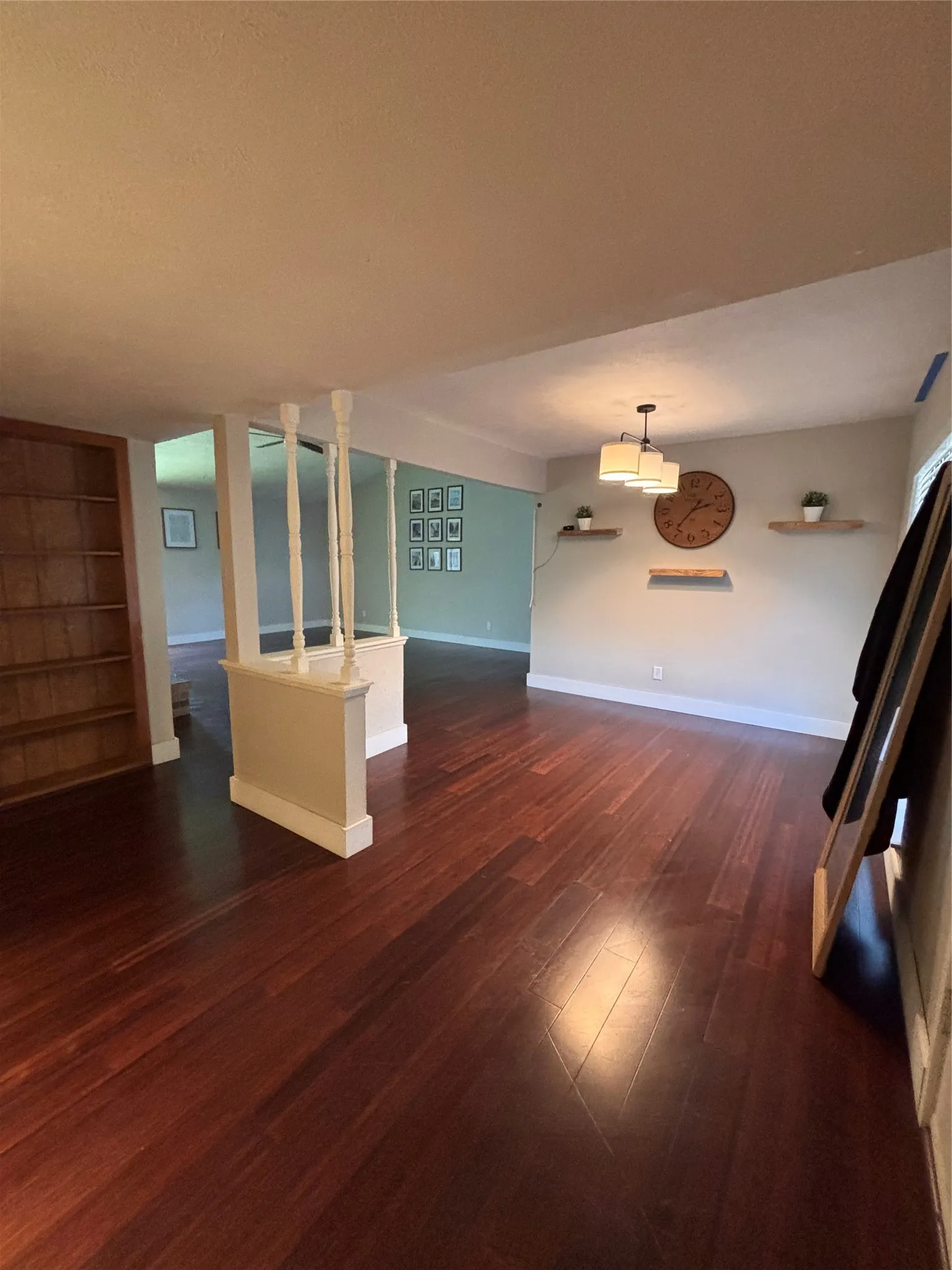 Single Family Residence For Sale in Dallas County , 7402 Red Osier Road, Dallas, Texas 75249, 3 Bedroom, 2 Bathroom, 2 Garage spaces, 1,670 Sqft, built in 1982, mls#21364461, Real Estate Agent in Dallas, Homes For Sale in Dallas county, Homes For Sale in Dallas, Realtor in Dallas Texas, Real Estate Brokerage Independent Realty Texas, Luminita Cordes Realtor