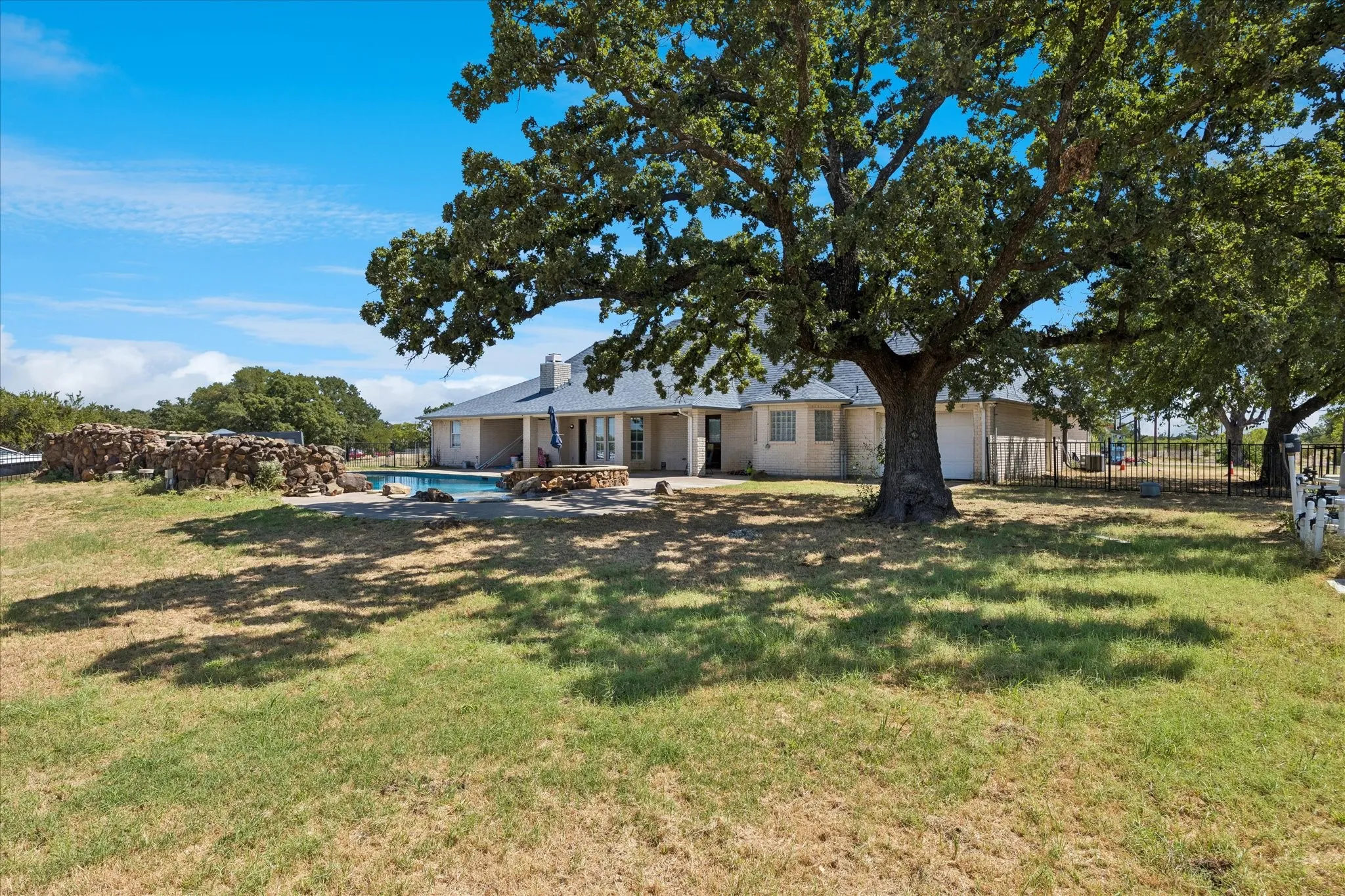 Single Family Residence For Sale in Tarrant County , 3750 Kennedale New Hope Road, Kennedale, Texas 76060, 4 Bedroom, 2 Bathroom, 4 Garage spaces, 2,598 Sqft, built in 1995, mls#21364995, Real Estate Agent in Kennedale, Homes For Sale in Tarrant county, Homes For Sale in Kennedale, Realtor in Kennedale Texas, Real Estate Brokerage Independent Realty Texas, Luminita Cordes Realtor