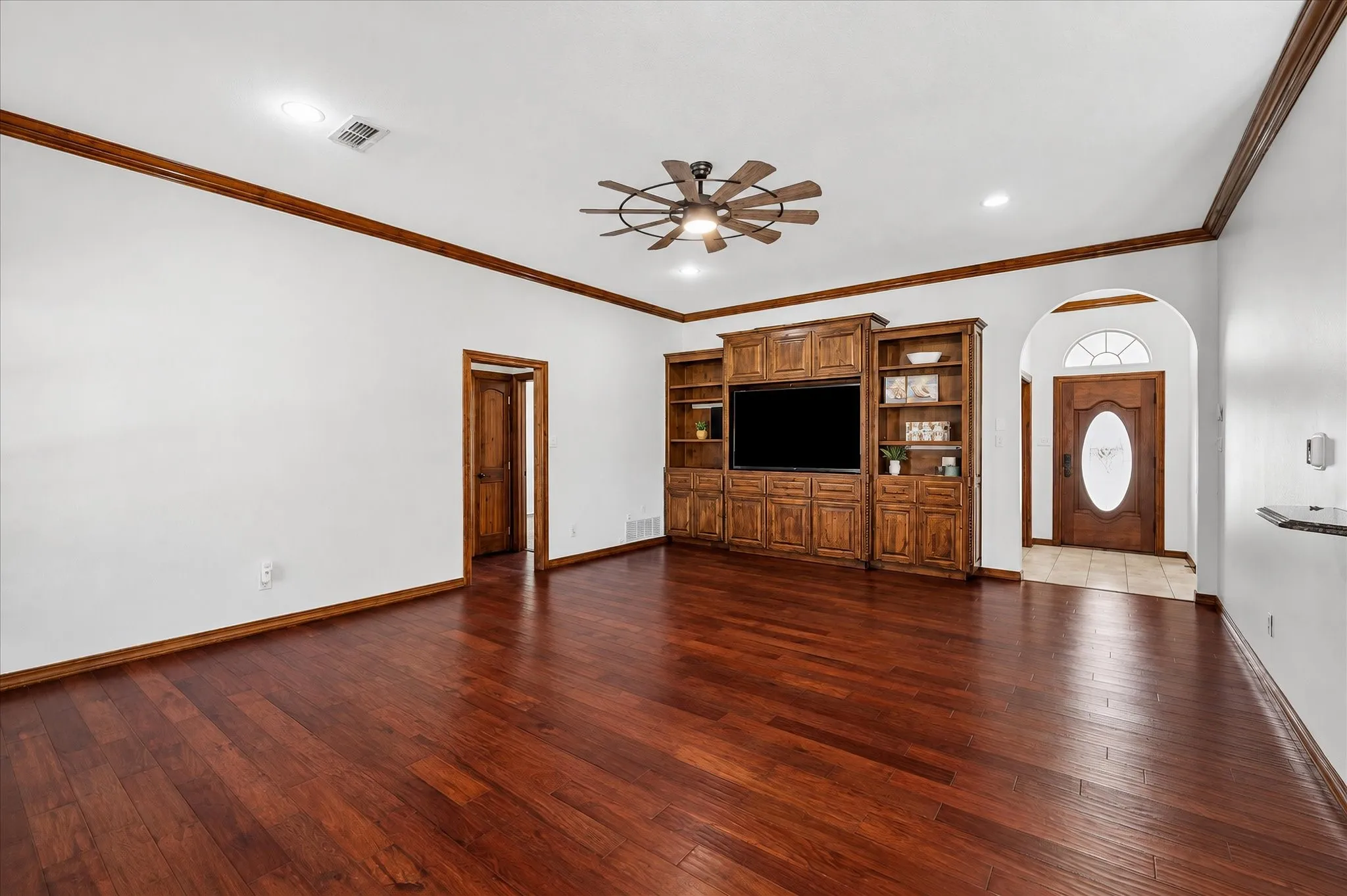Single Family Residence For Sale in Tarrant County , 3750 Kennedale New Hope Road, Kennedale, Texas 76060, 4 Bedroom, 2 Bathroom, 4 Garage spaces, 2,598 Sqft, built in 1995, mls#21364995, Real Estate Agent in Kennedale, Homes For Sale in Tarrant county, Homes For Sale in Kennedale, Realtor in Kennedale Texas, Real Estate Brokerage Independent Realty Texas, Luminita Cordes Realtor