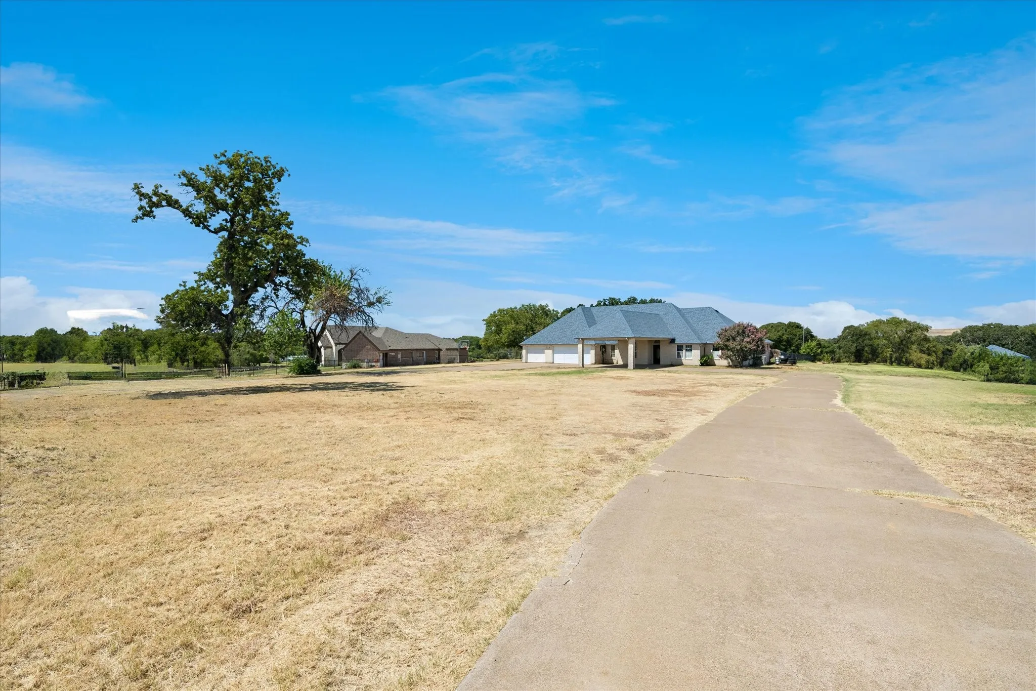 Single Family Residence For Sale in Tarrant County , 3750 Kennedale New Hope Road, Kennedale, Texas 76060, 4 Bedroom, 2 Bathroom, 4 Garage spaces, 2,598 Sqft, built in 1995, mls#21364995, Real Estate Agent in Kennedale, Homes For Sale in Tarrant county, Homes For Sale in Kennedale, Realtor in Kennedale Texas, Real Estate Brokerage Independent Realty Texas, Luminita Cordes Realtor